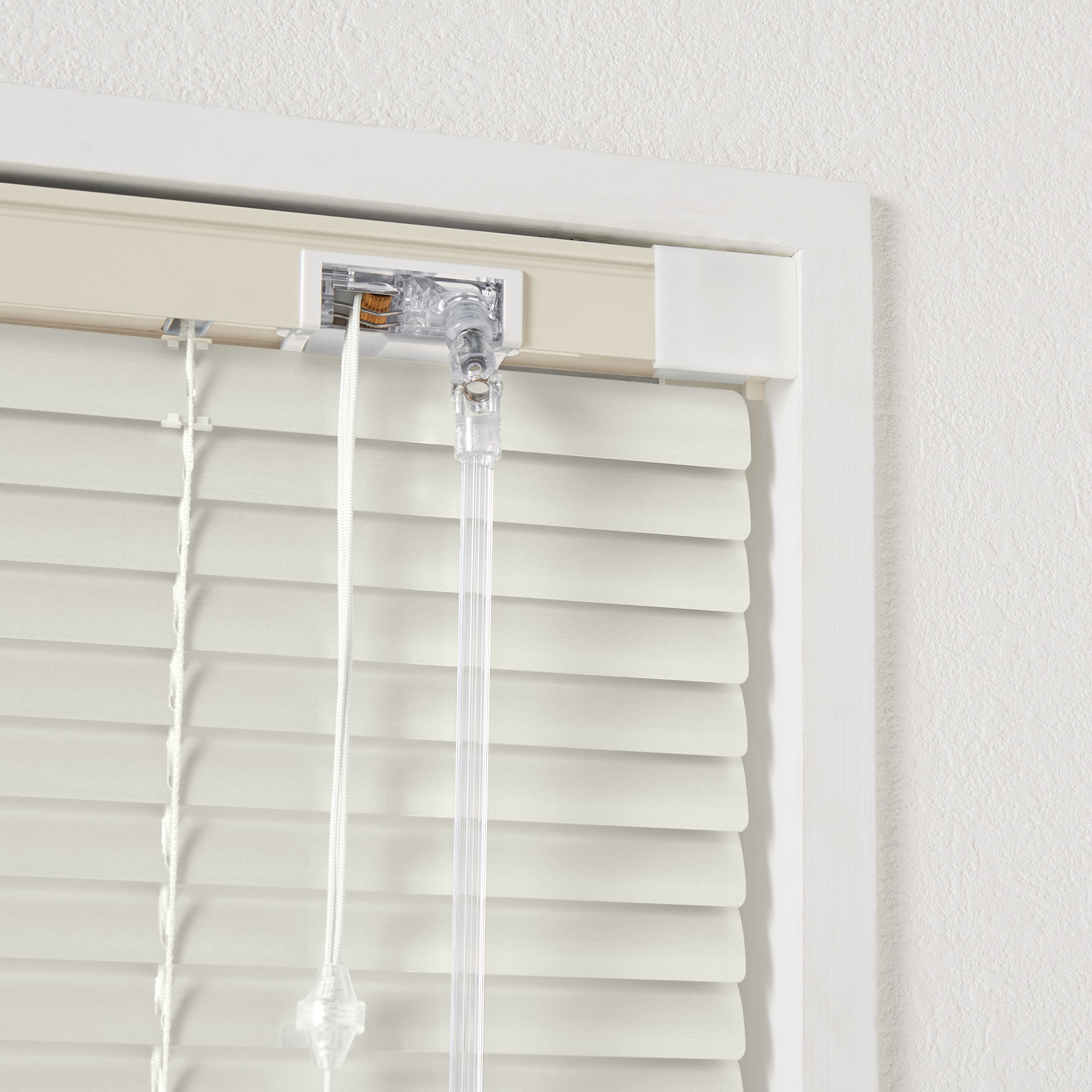 アルミブラインド・テンションタイプ／アイボリー