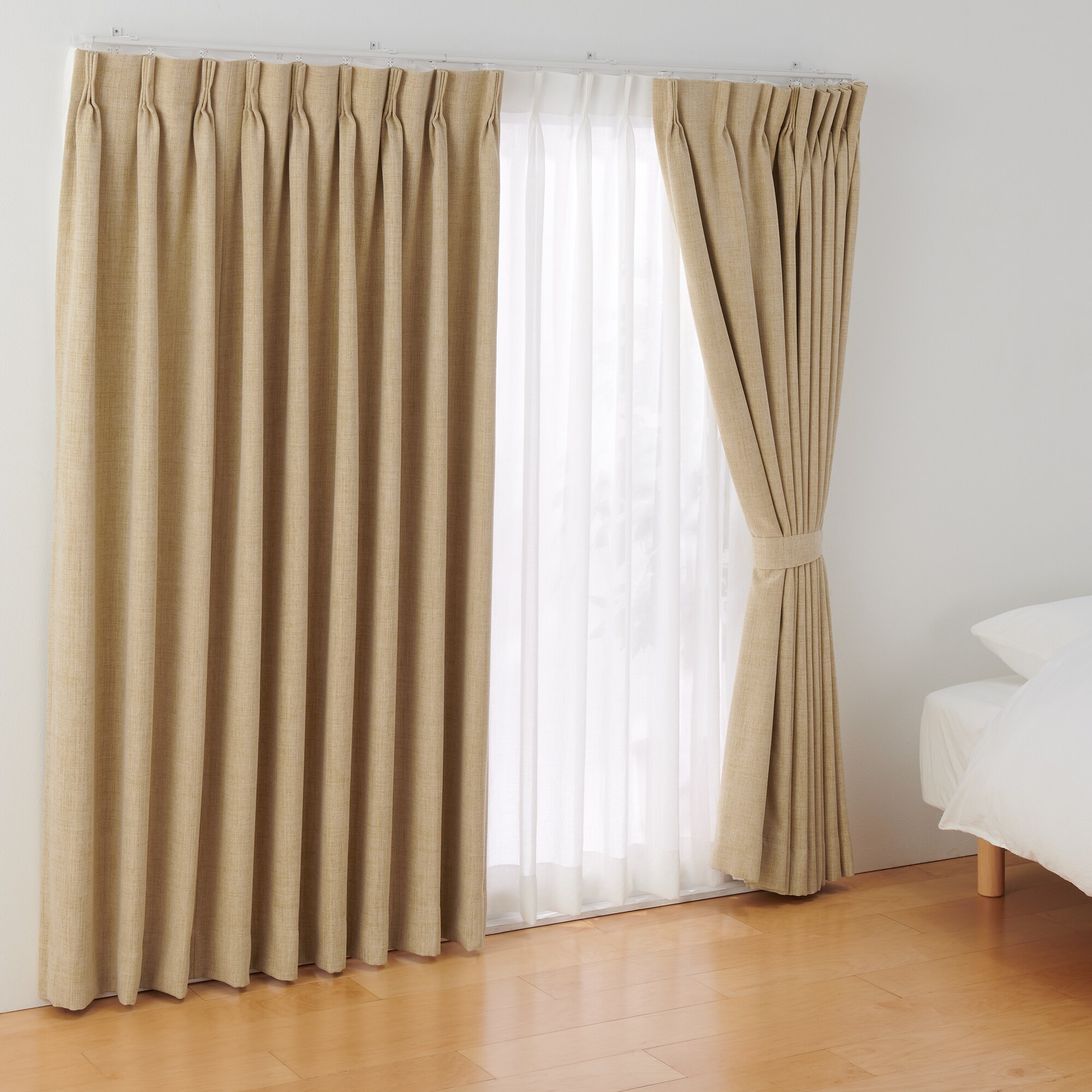 ポリエステルマット織プリーツカーテン2倍ヒダ／遮光裏地付