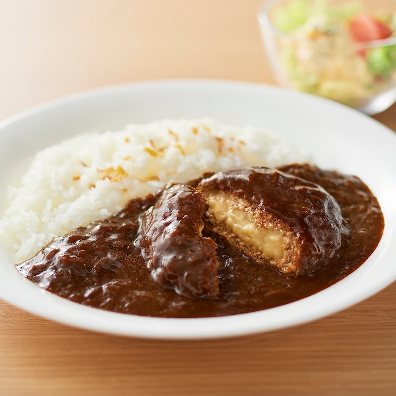 素材を生かした　ハンバーグのデミグラスソースカレー
