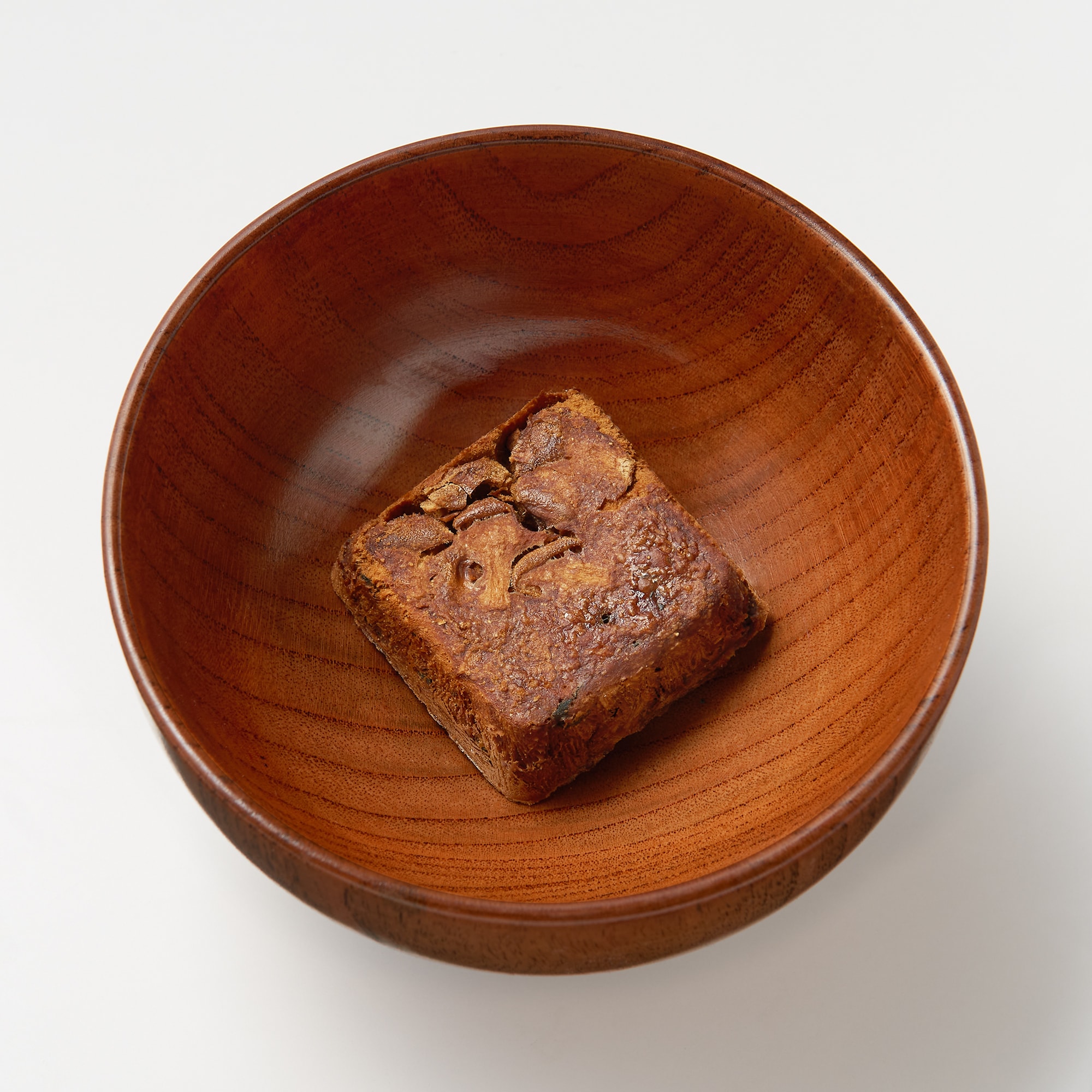 素材を生かした味噌汁　なめこの赤だし