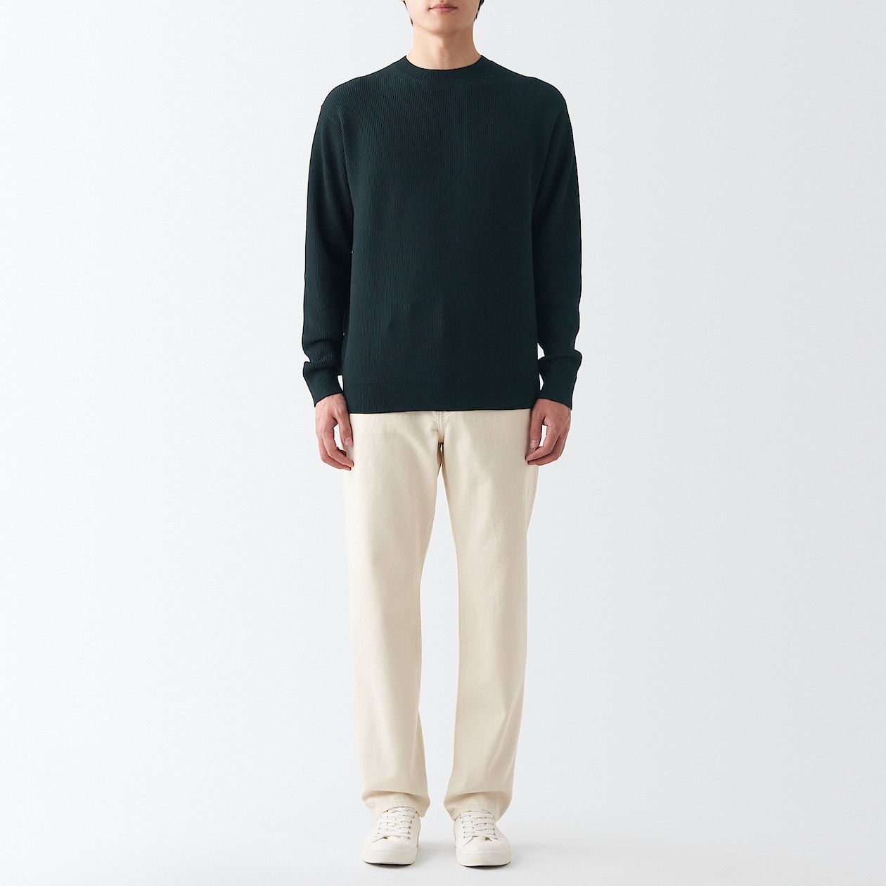 Crewneck Sweater Knitted with Yarn That Keeps Its Shape: Black Crewneck Sweater Knitted with Yarn That Keeps Its Shape: Black