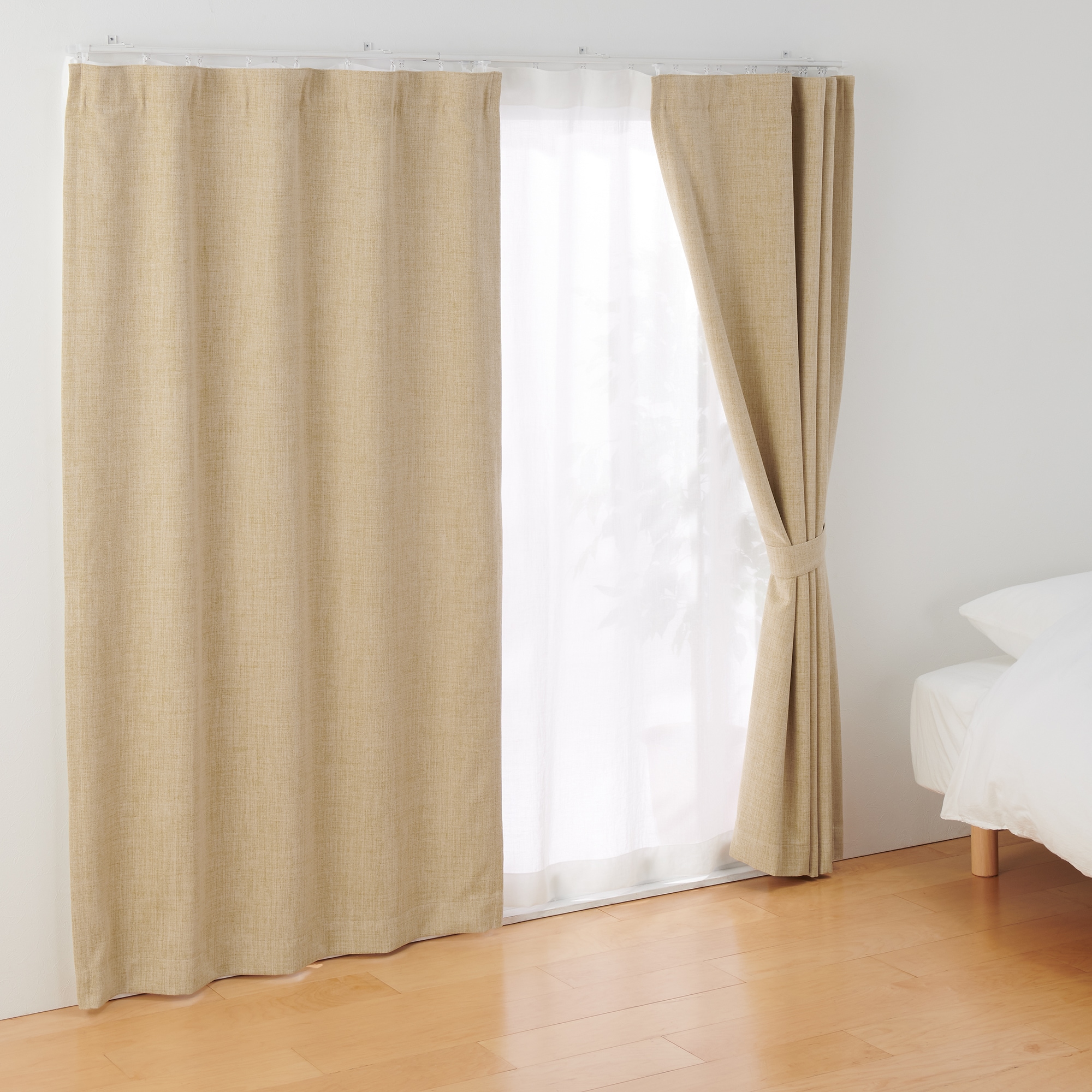 ポリエステルマット織ノンプリーツカーテン／遮光裏地付／マスタード