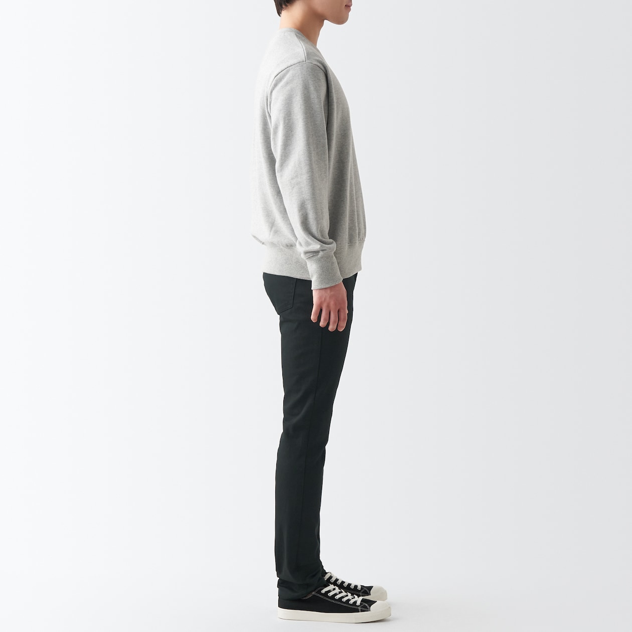 スーパーストレッチデニムスキニーパンツ　股下８２ｃｍ　黒