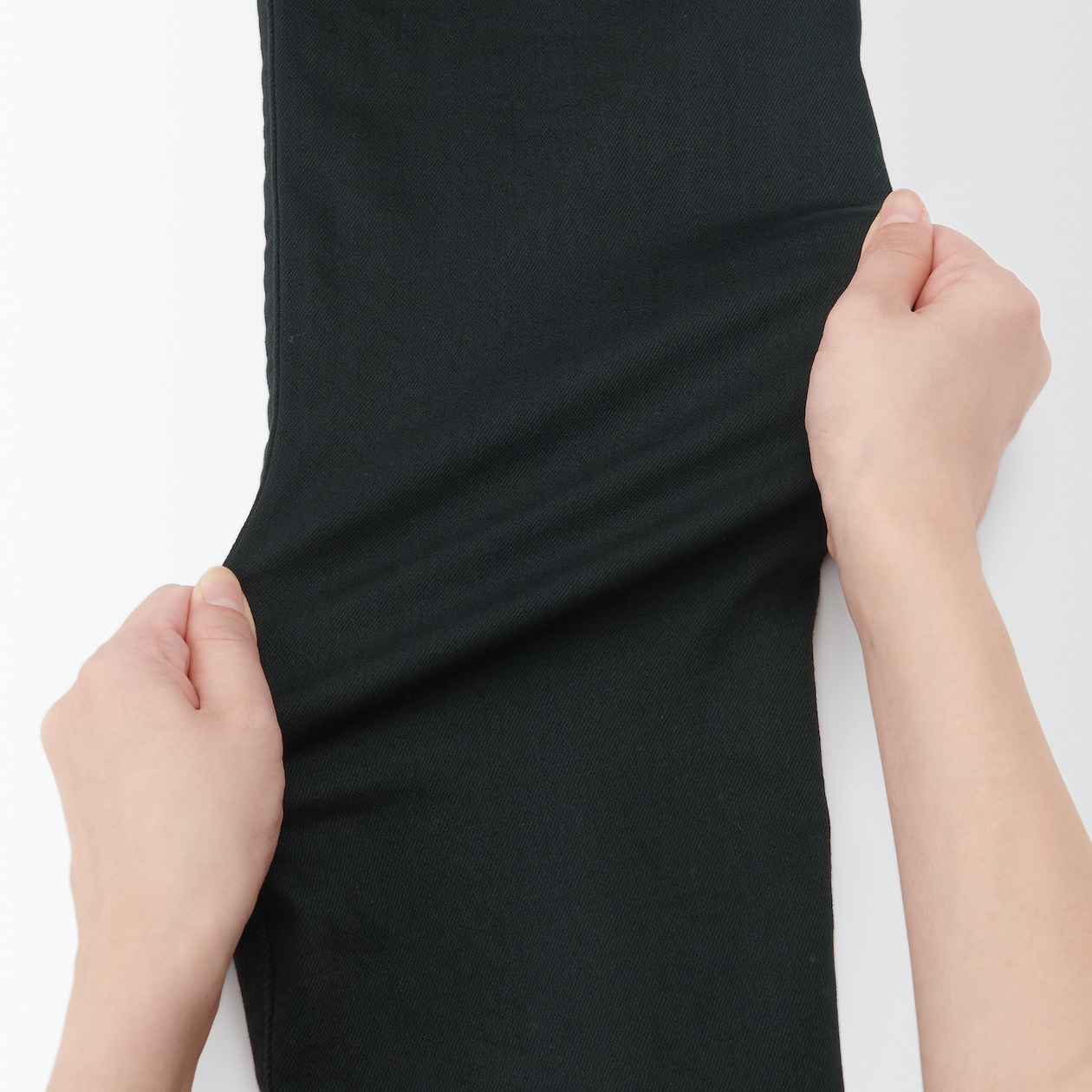 スーパーストレッチデニムスキニーパンツ　股下８２ｃｍ　黒
