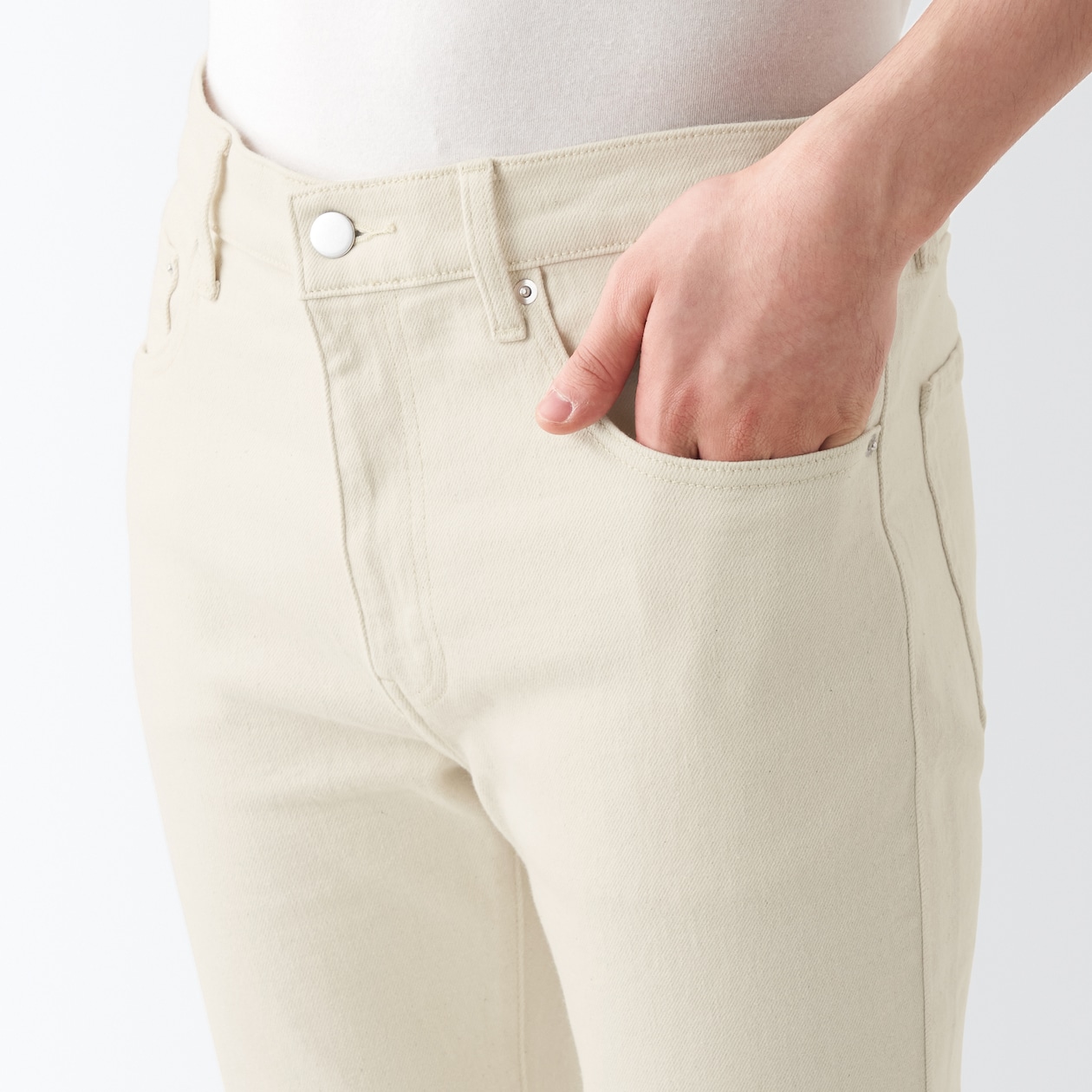 ストレッチデニムスリムパンツ　股下８２ｃｍ　生成