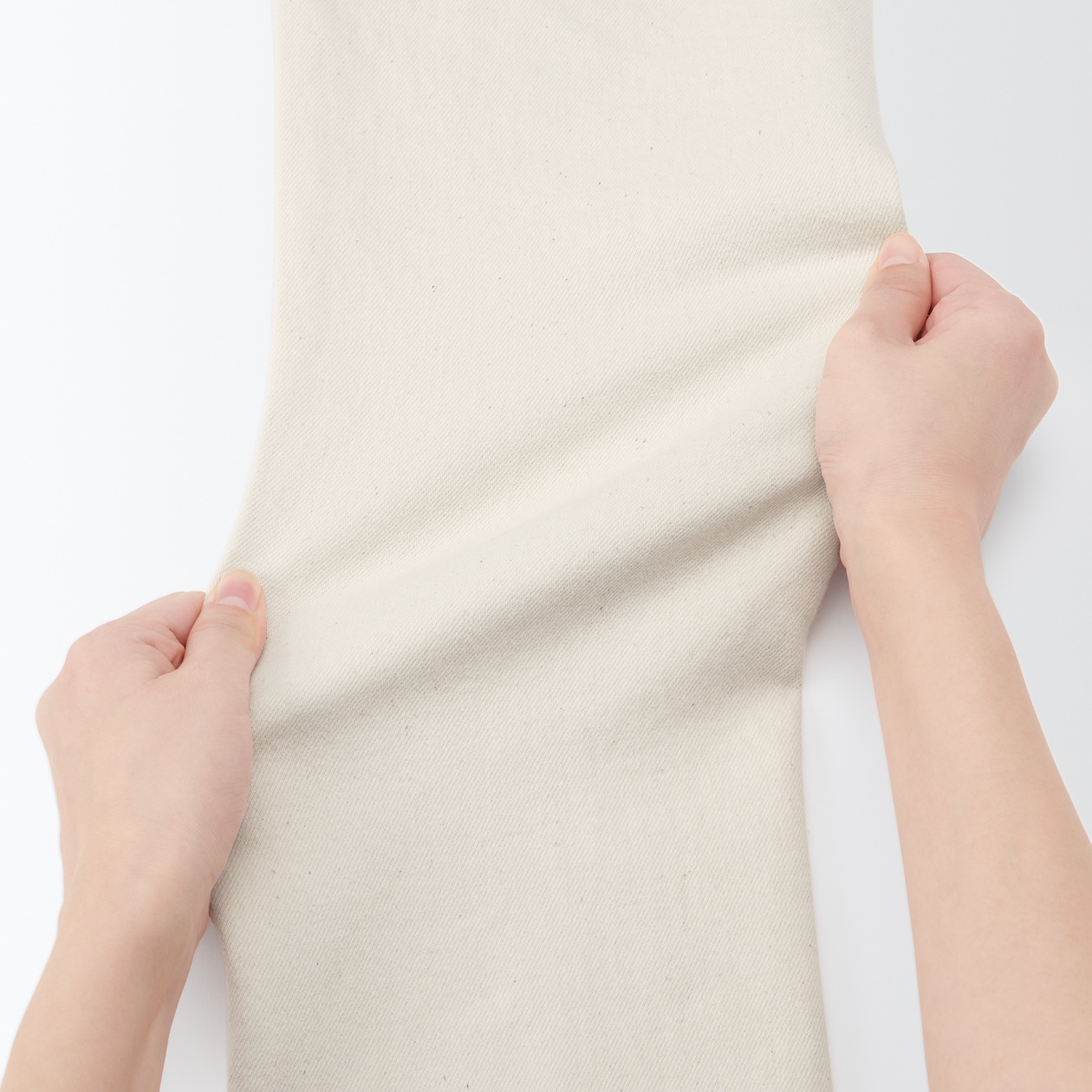 ストレッチデニムスリムパンツ　股下８２ｃｍ　生成