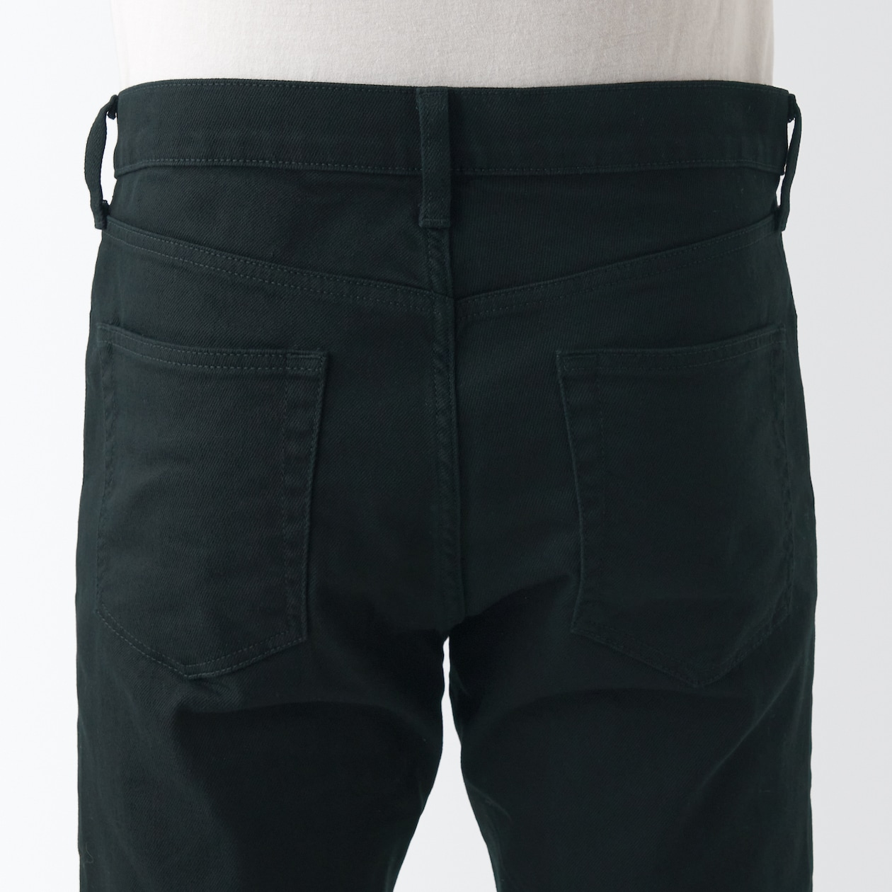 ストレッチデニムスリムパンツ　股下８２ｃｍ　黒