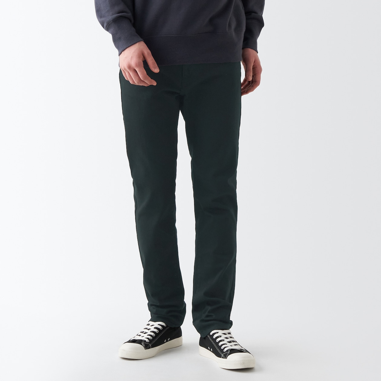 ストレッチデニムスリムパンツ　股下８２ｃｍ　黒
