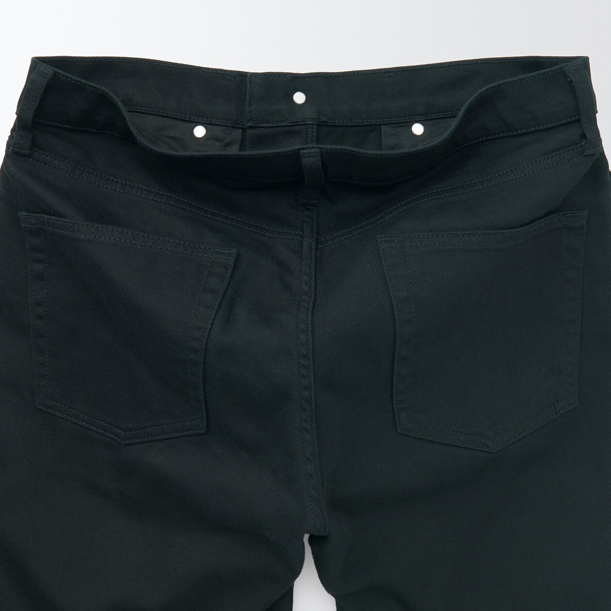 ストレッチデニムスリムパンツ　股下８２ｃｍ　黒