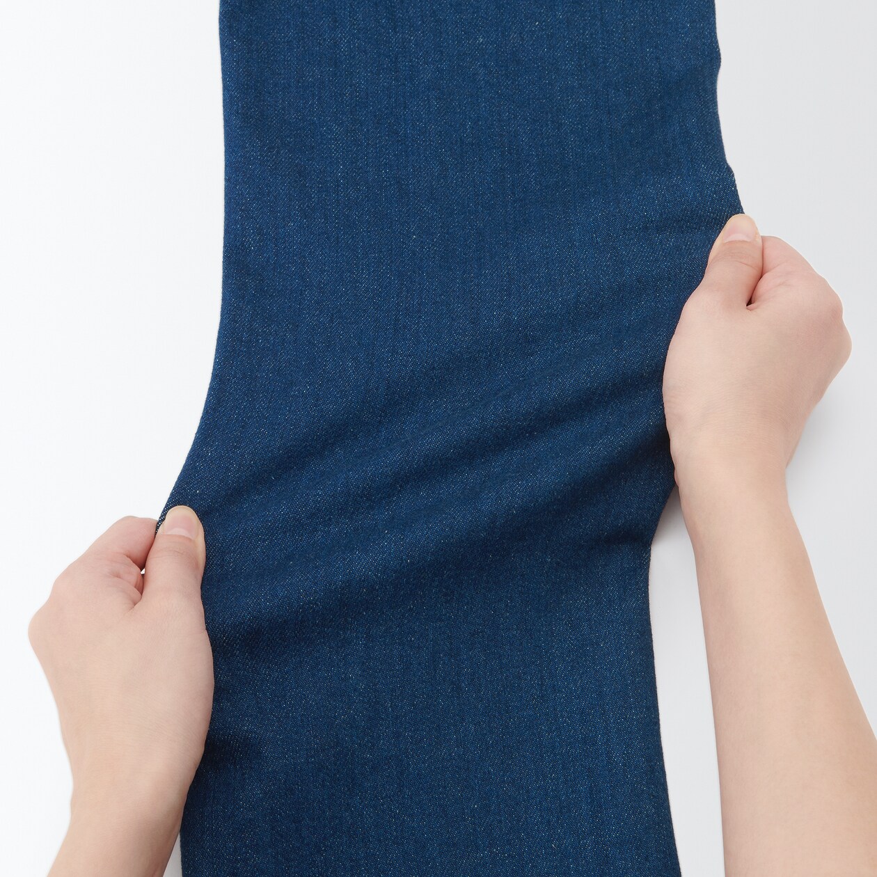 ストレッチデニムスリムパンツ　股下８２ｃｍ　ブルー