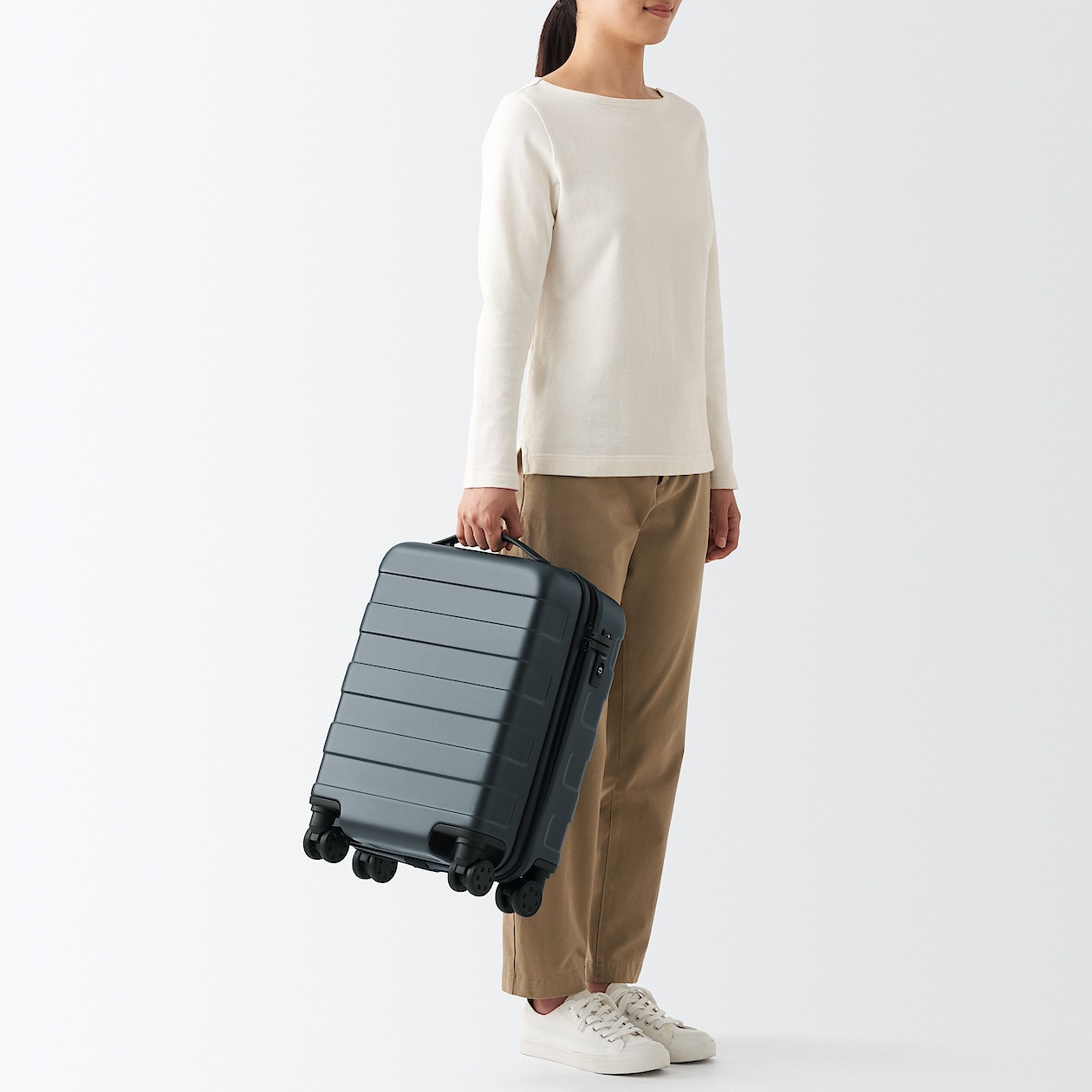 バーを自由に調節できる ハードキャリーケース(20L) | 無印良品 バーを自由に調節できる ハードキャリーケース(20L) | 無印良品