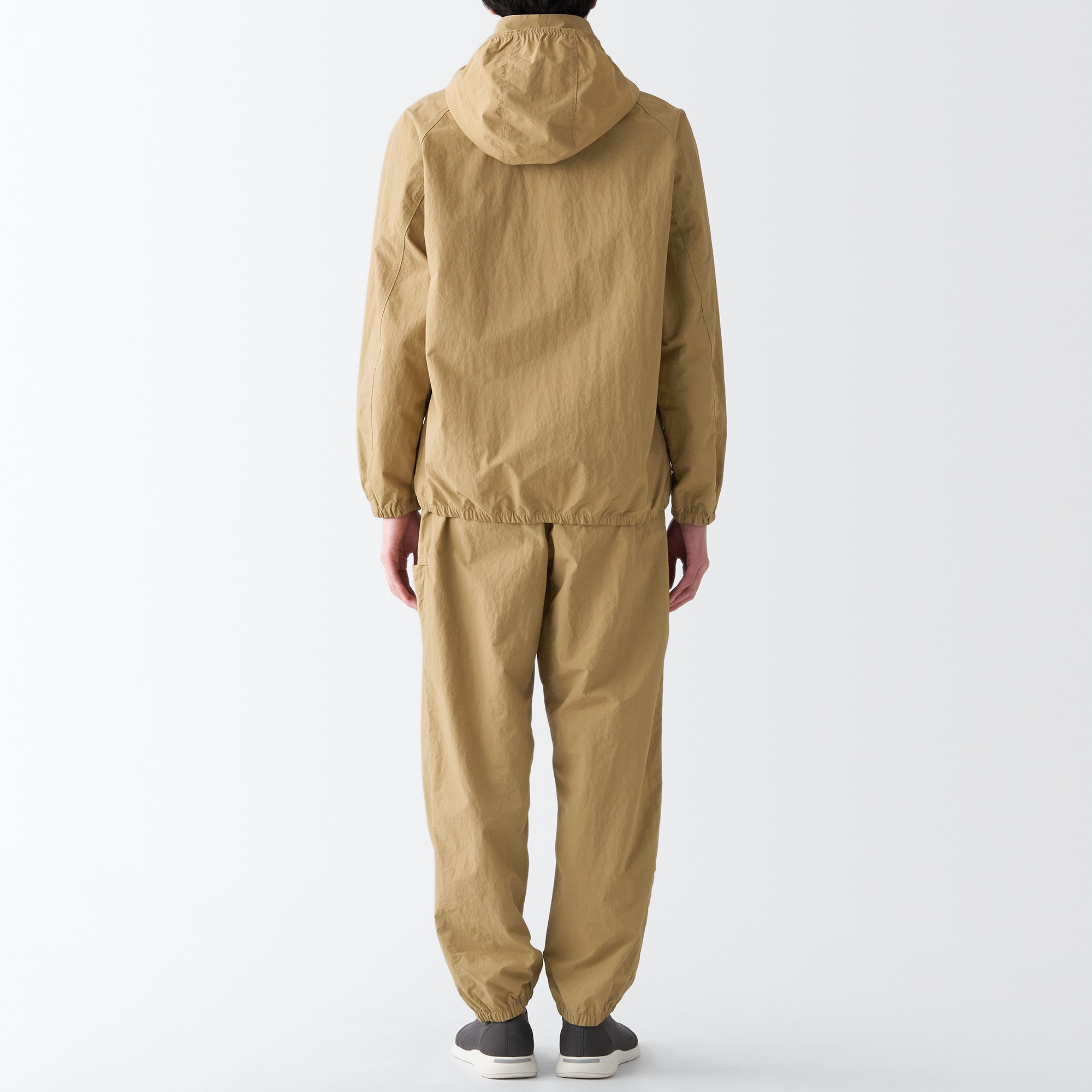 良品週間で、シャカシャカナイロンセットアップを購入しました