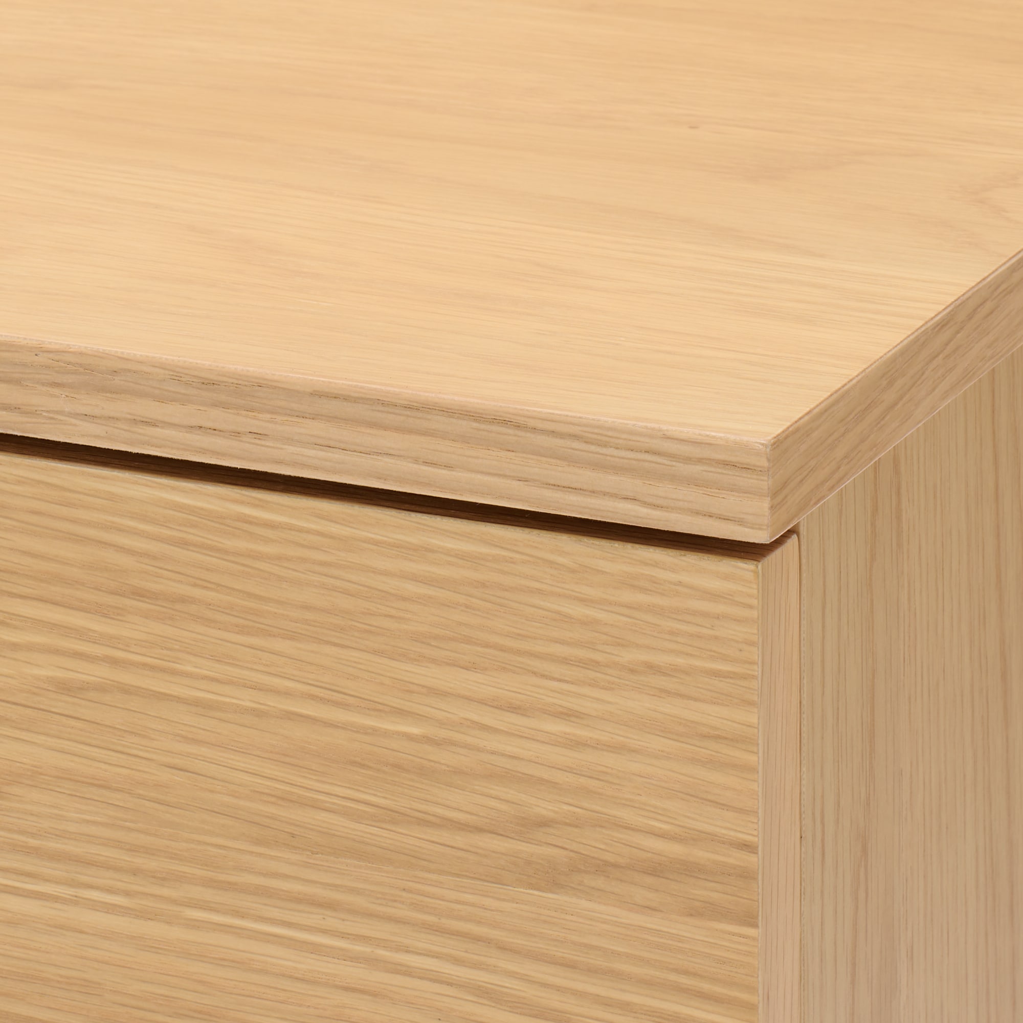 木製キャビネット　木扉　ウォールナット材突板