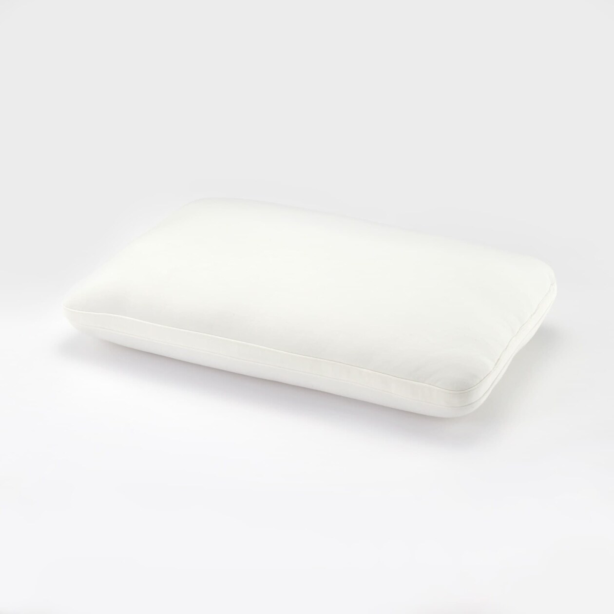 頭を支える沈み込み過ぎないふっくら枕　４７×６７ｃｍ