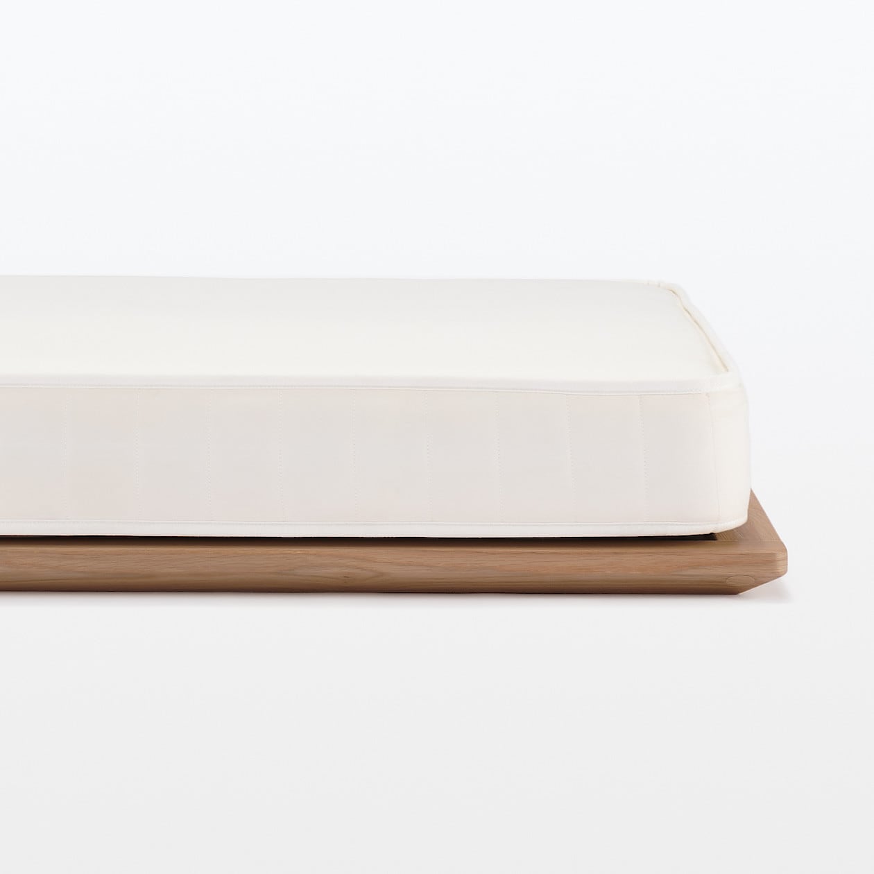 木製ベッドフレーム