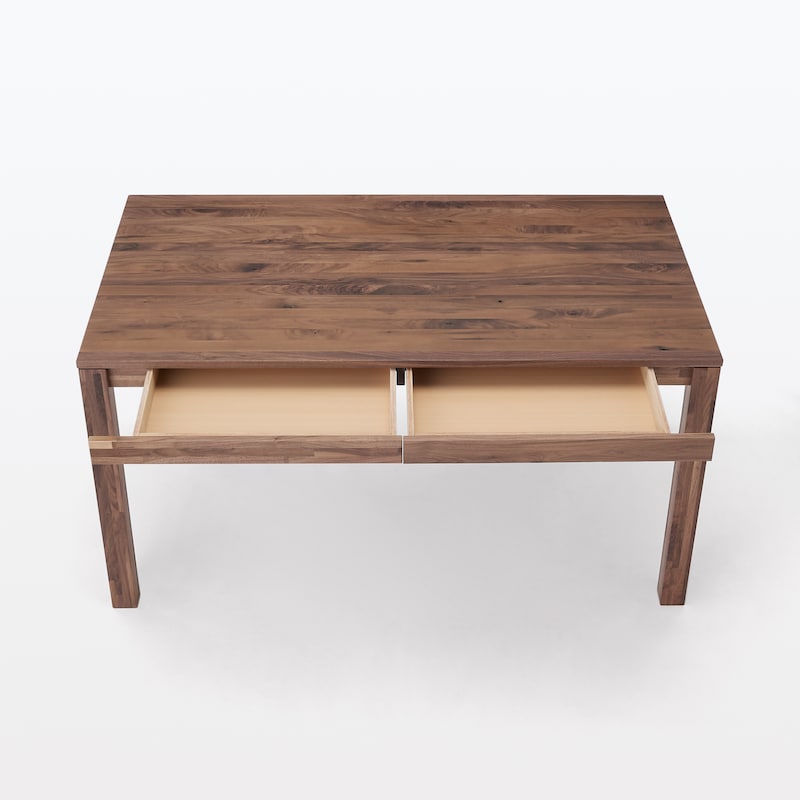 無印良品(MUJI)のウォールナット無垢材 ローテーブルです。落ち着いた 