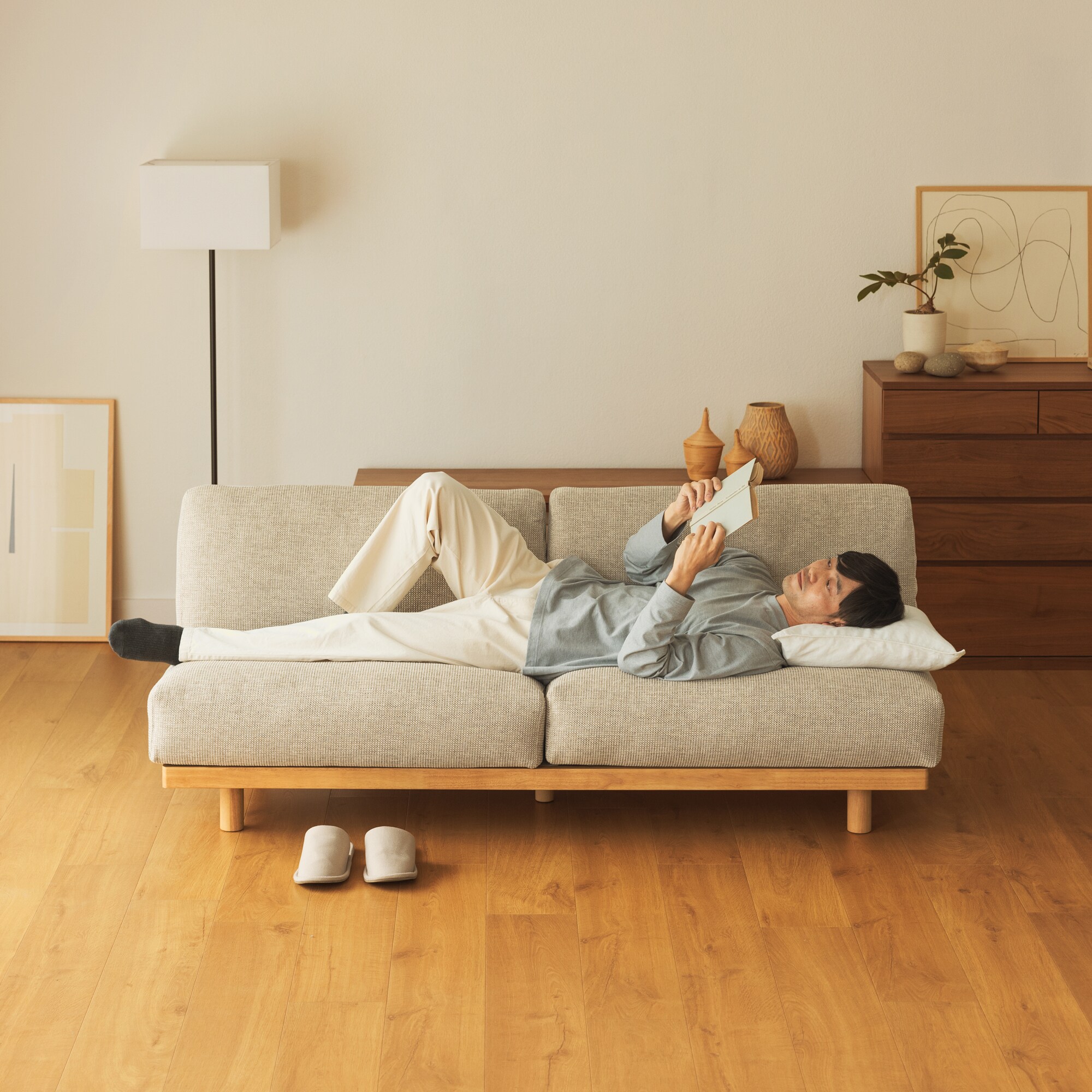 ゆったり座れるアームレスソファ　３シーター　ポリエステル平織