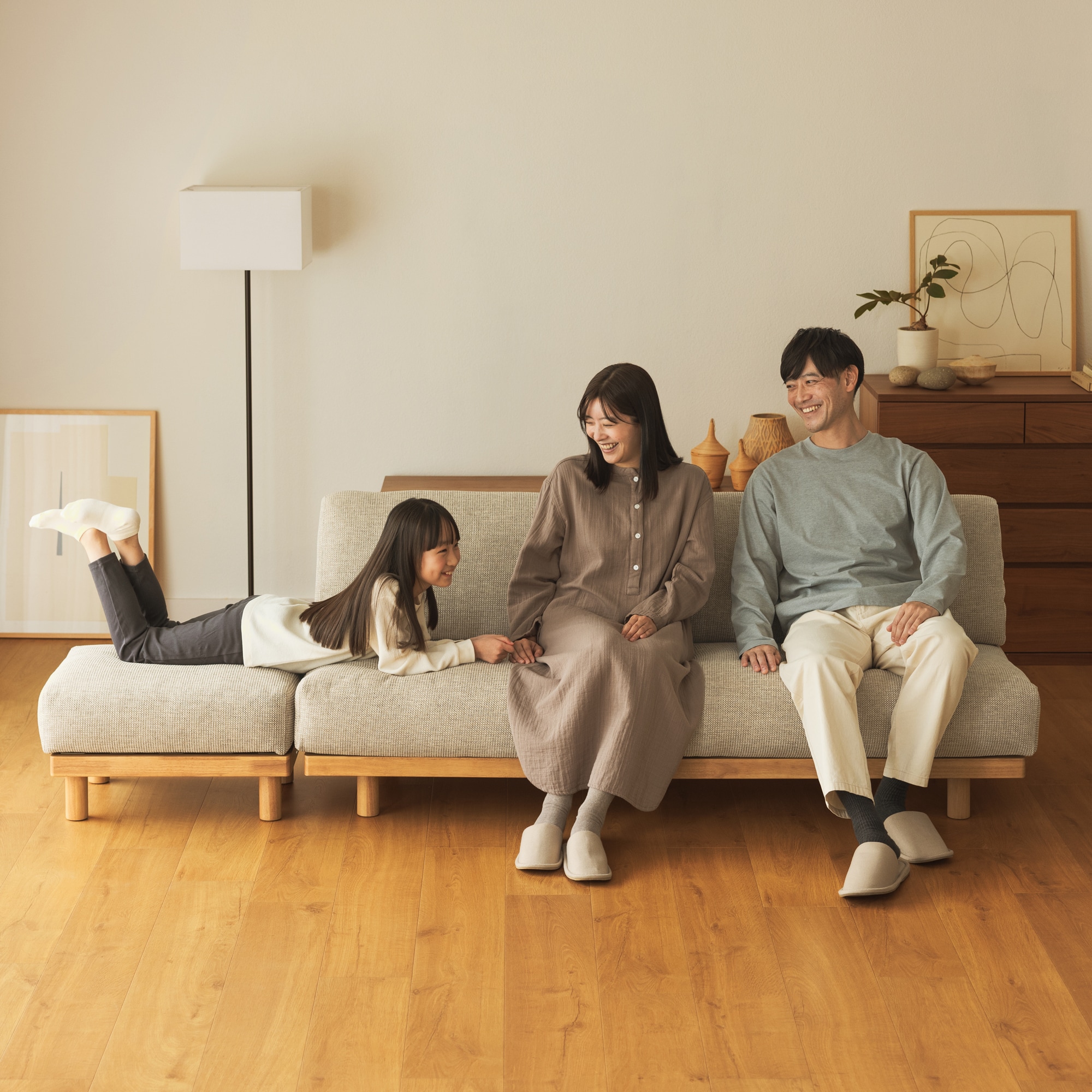 ゆったり座れるアームレスソファ　３シーター　ポリエステル平織