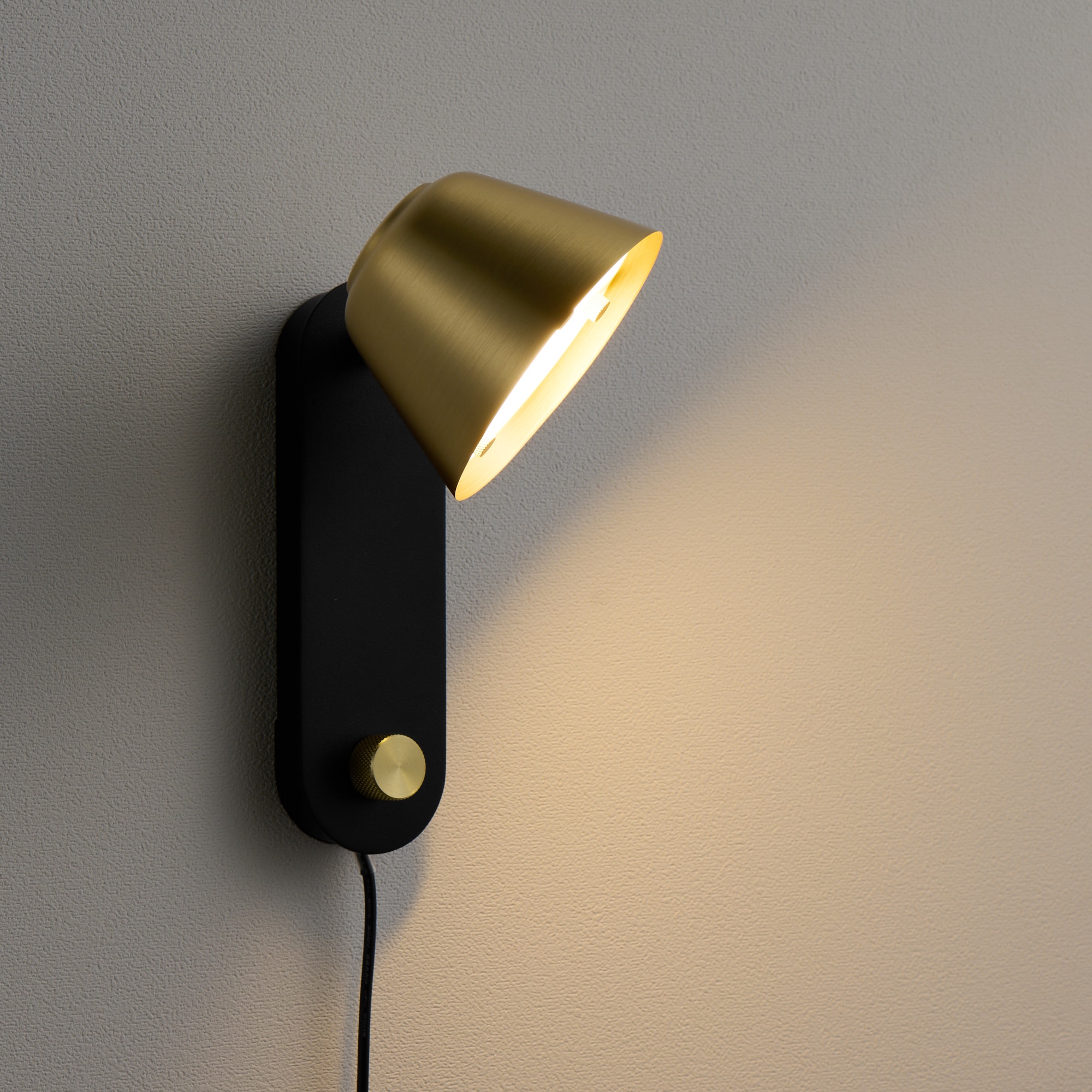 【未使用！賃貸設置可！】IDEE CAMPANA WALL LAMP Black CAMPANA WALL LAMP Black｜その他ランプ｜IDEE SHOP Online