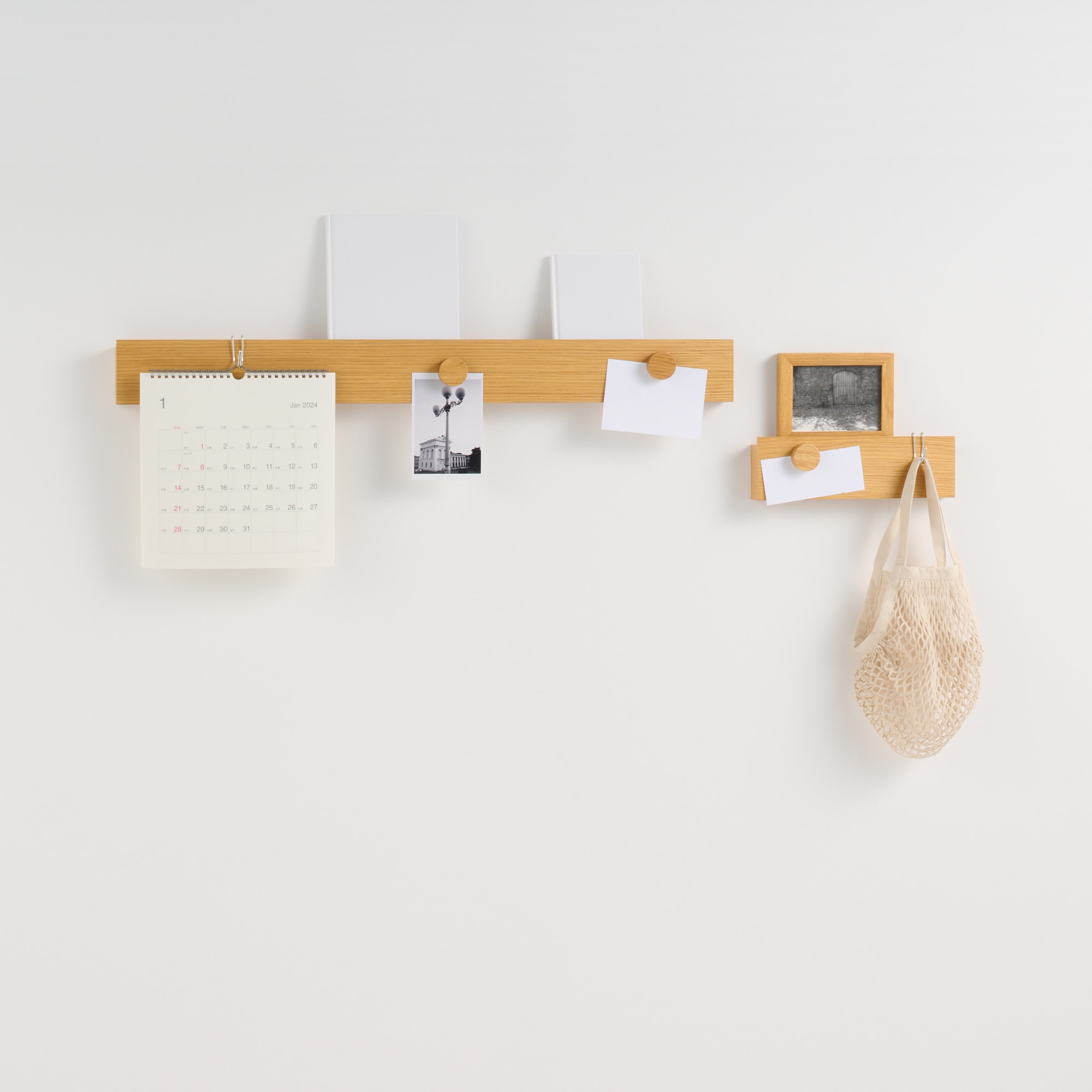 壁に付けられる家具長押マグネット付き