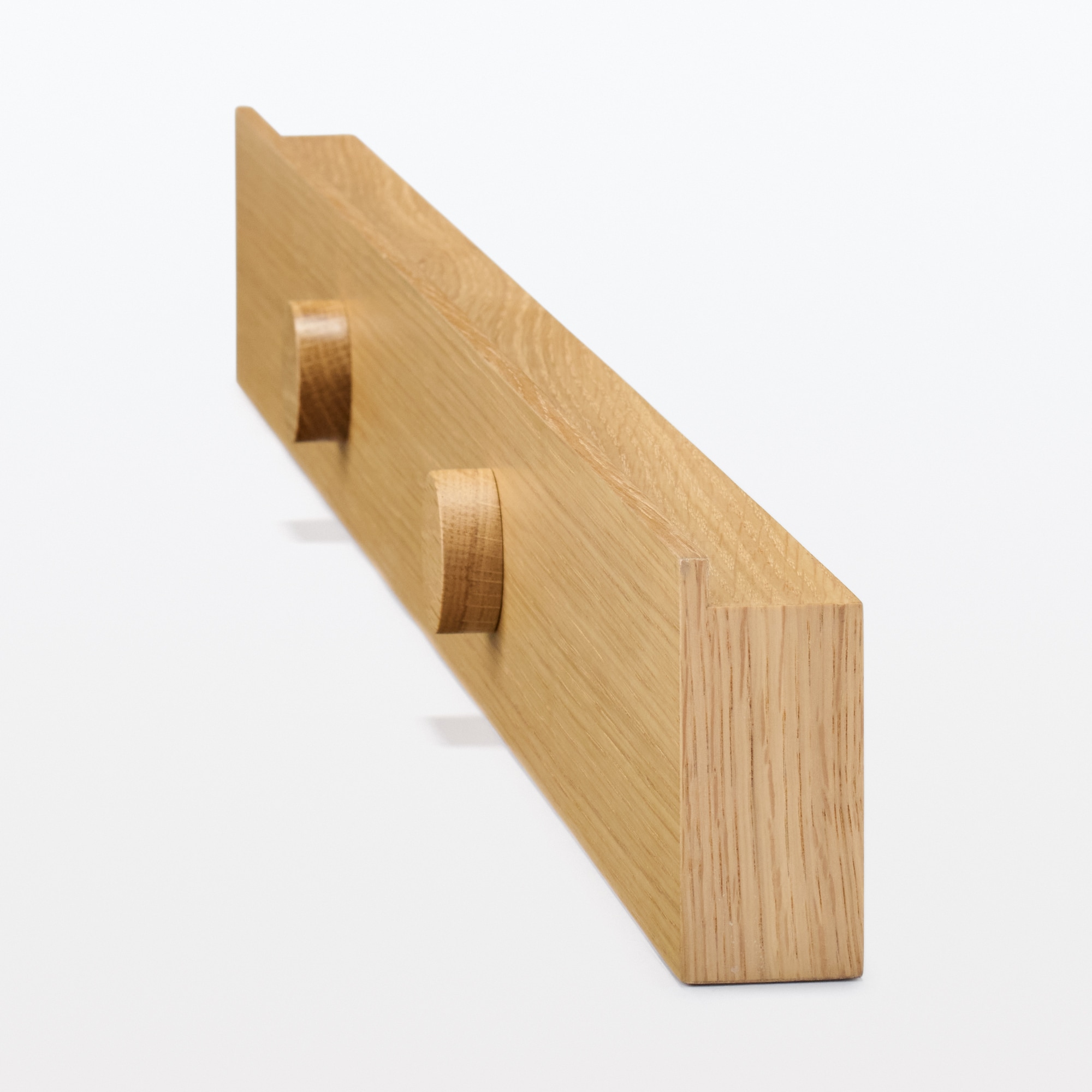 壁に付けられる家具長押マグネット付き