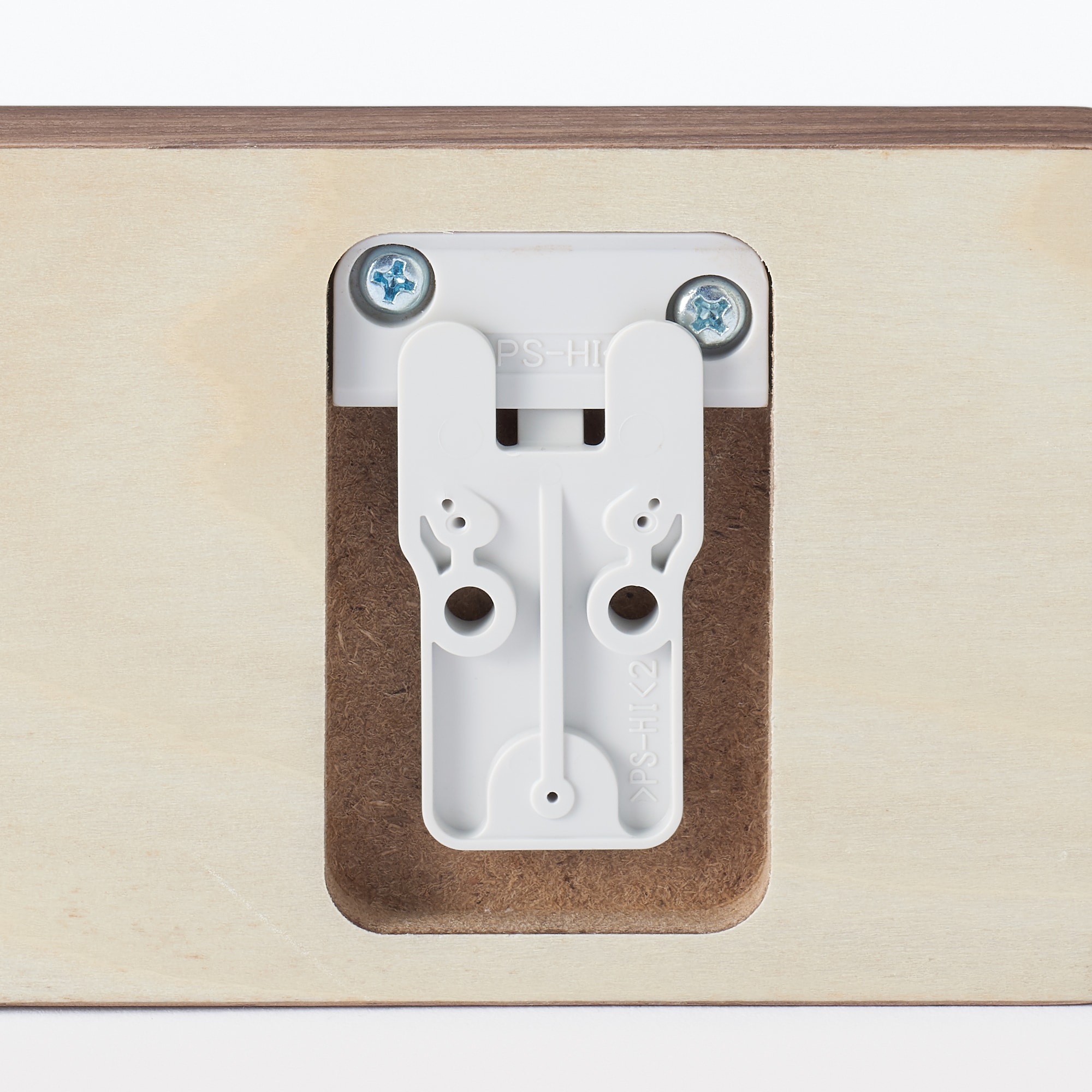 壁に付けられる家具トレー