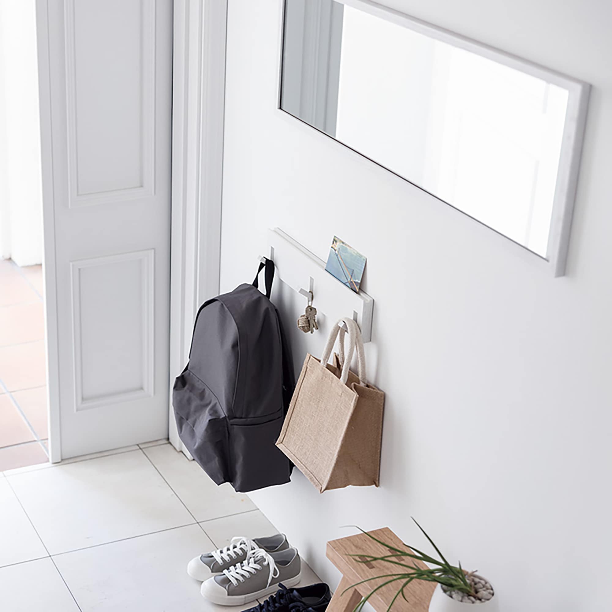 壁に付けられる家具ミラー