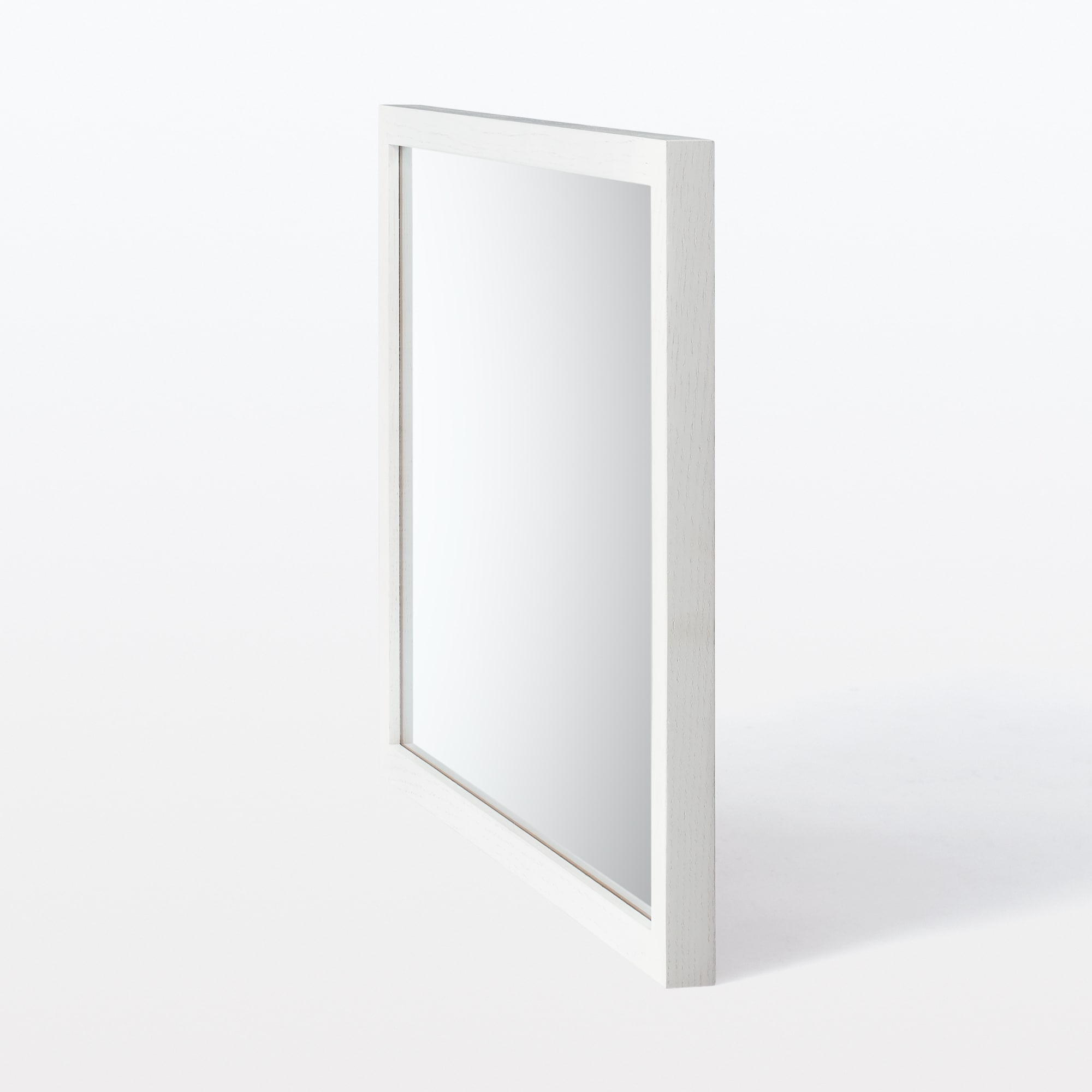 壁に付けられる家具ミラー