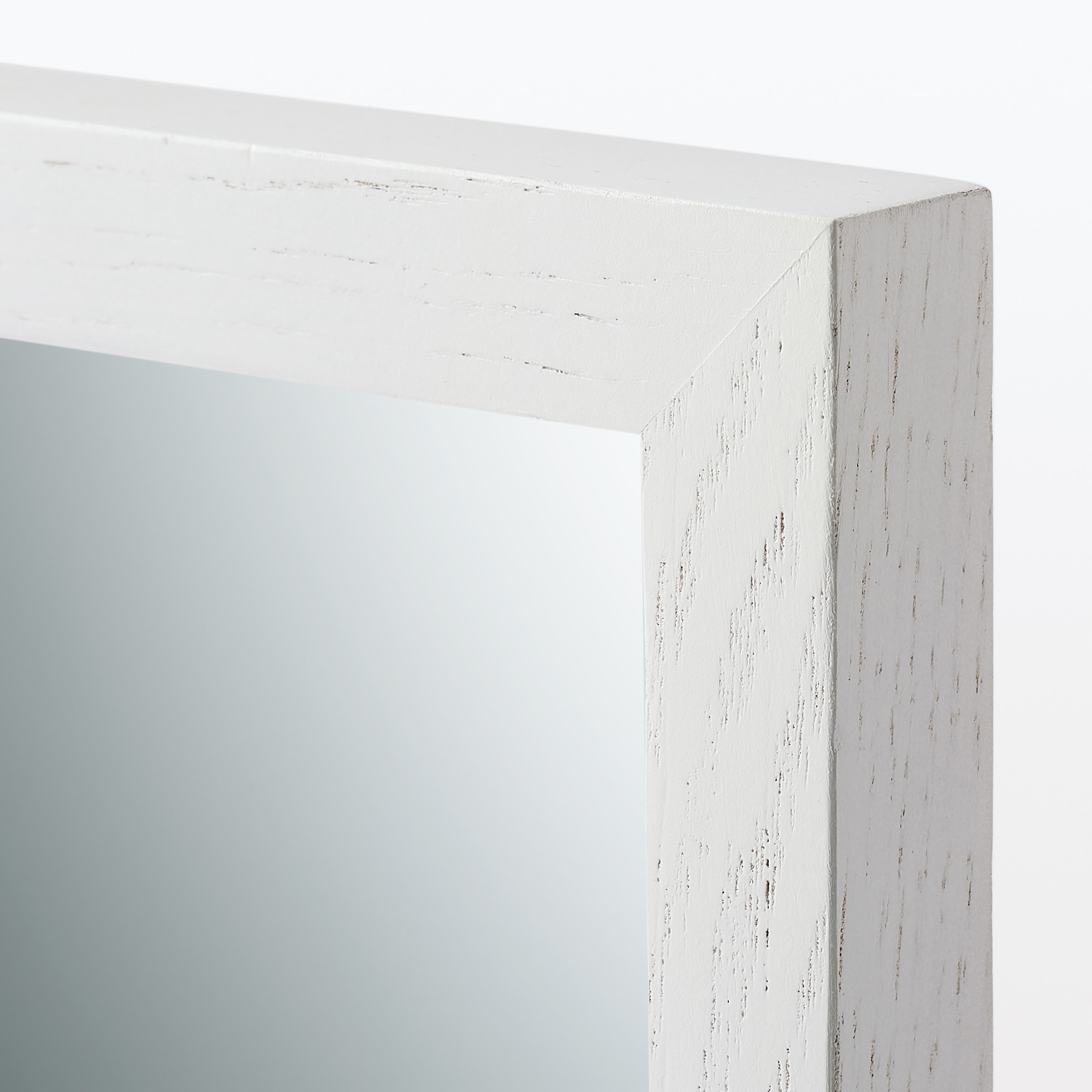 壁に付けられる家具ミラー