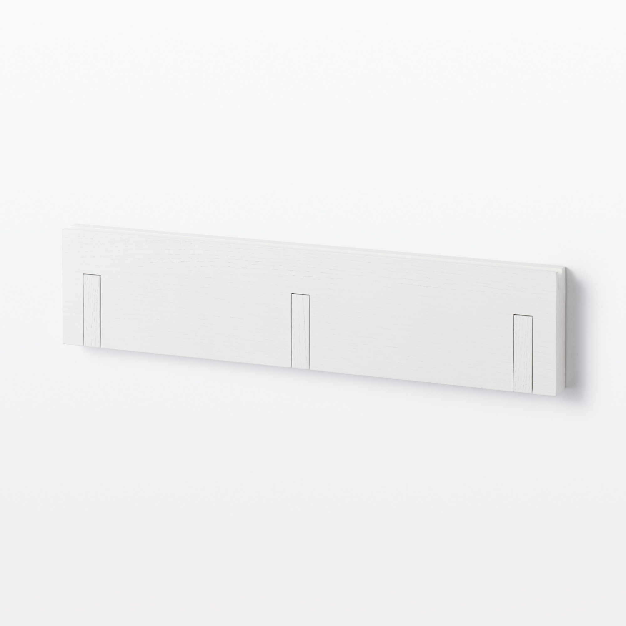 壁に付けられる家具３連ハンガー