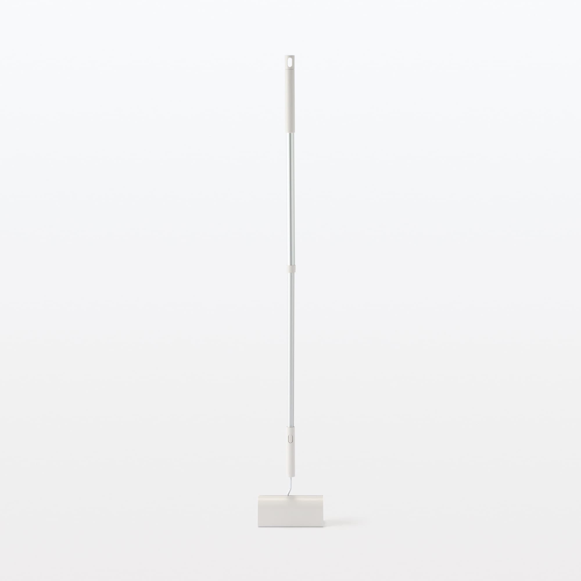 ヘッドが付け替えられる　伸縮ポール