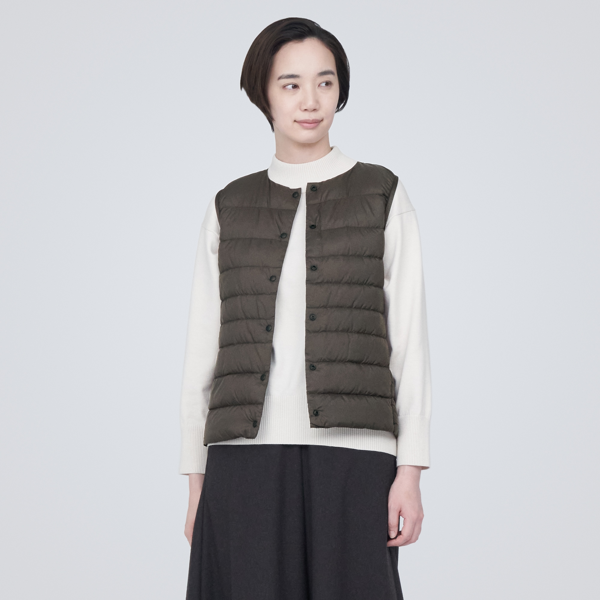 MUJI 無印良品 ダウン ノーカラーベスト ミディアムグレーS 紳士 軽量ダウンノーカラーベスト（帯電防止裏地） | 無印良品