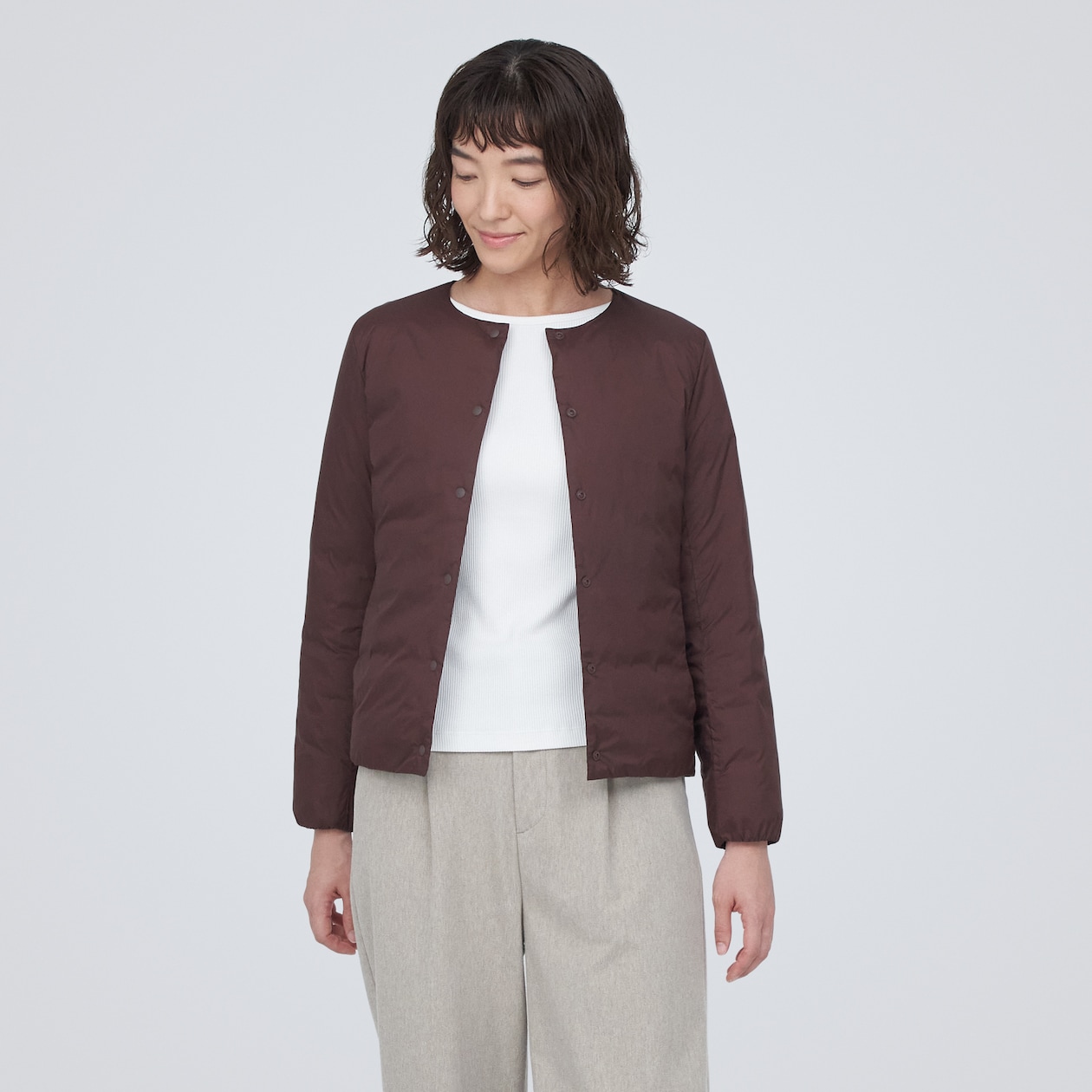 軽量ダウンノーカラージャケット（帯電防止裏地）