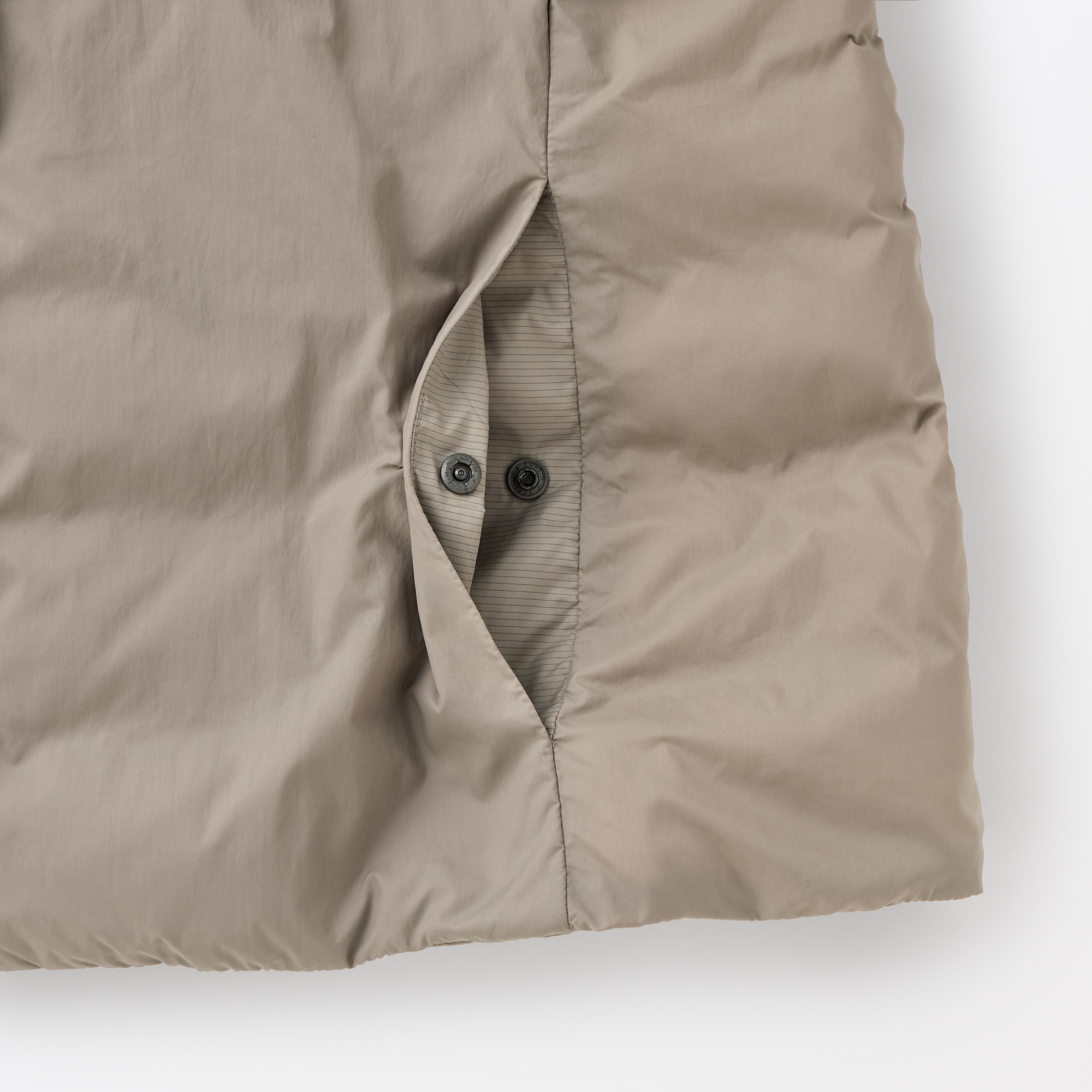 軽量ダウンノーカラージャケット（帯電防止裏地）