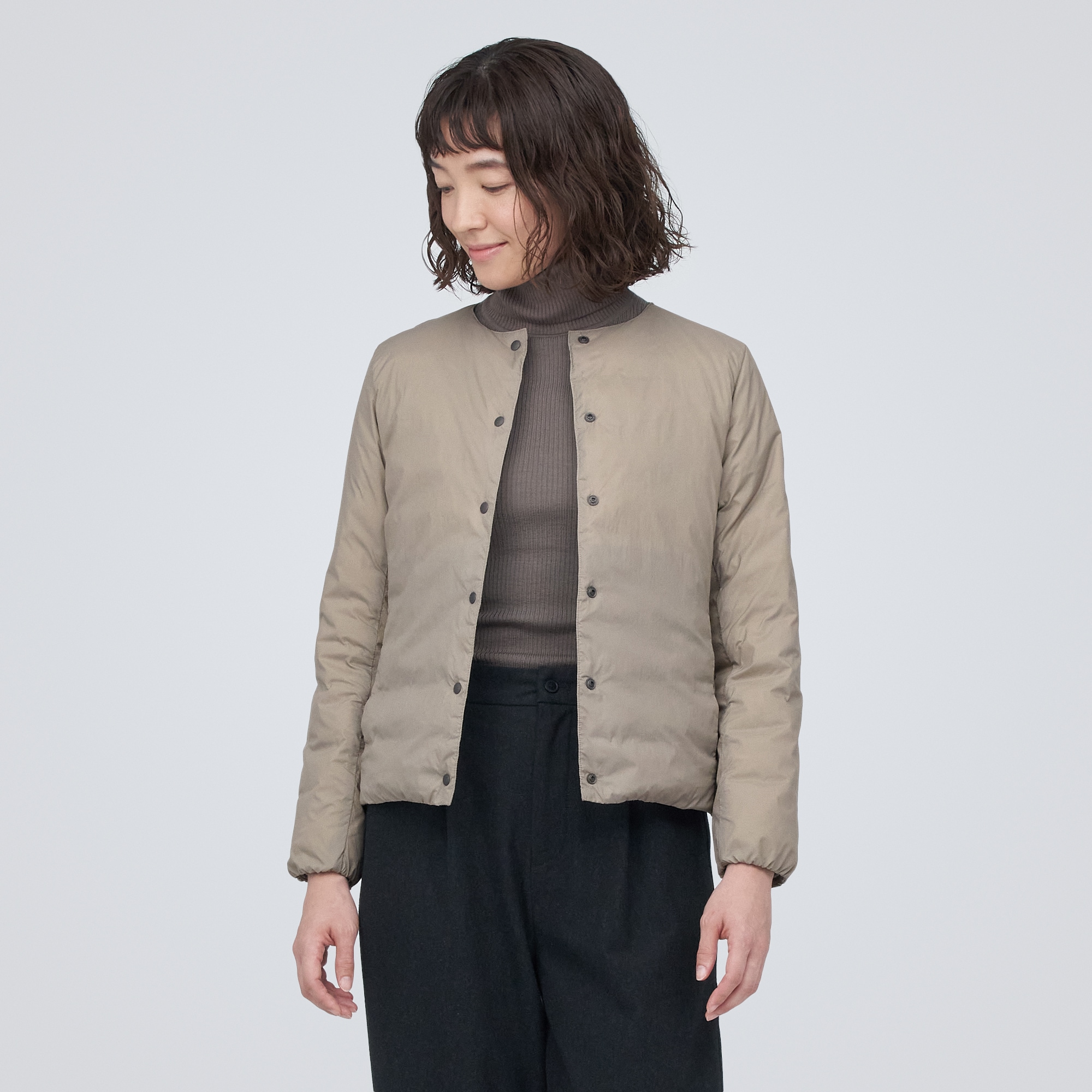 軽量ダウンノーカラージャケット（帯電防止裏地）