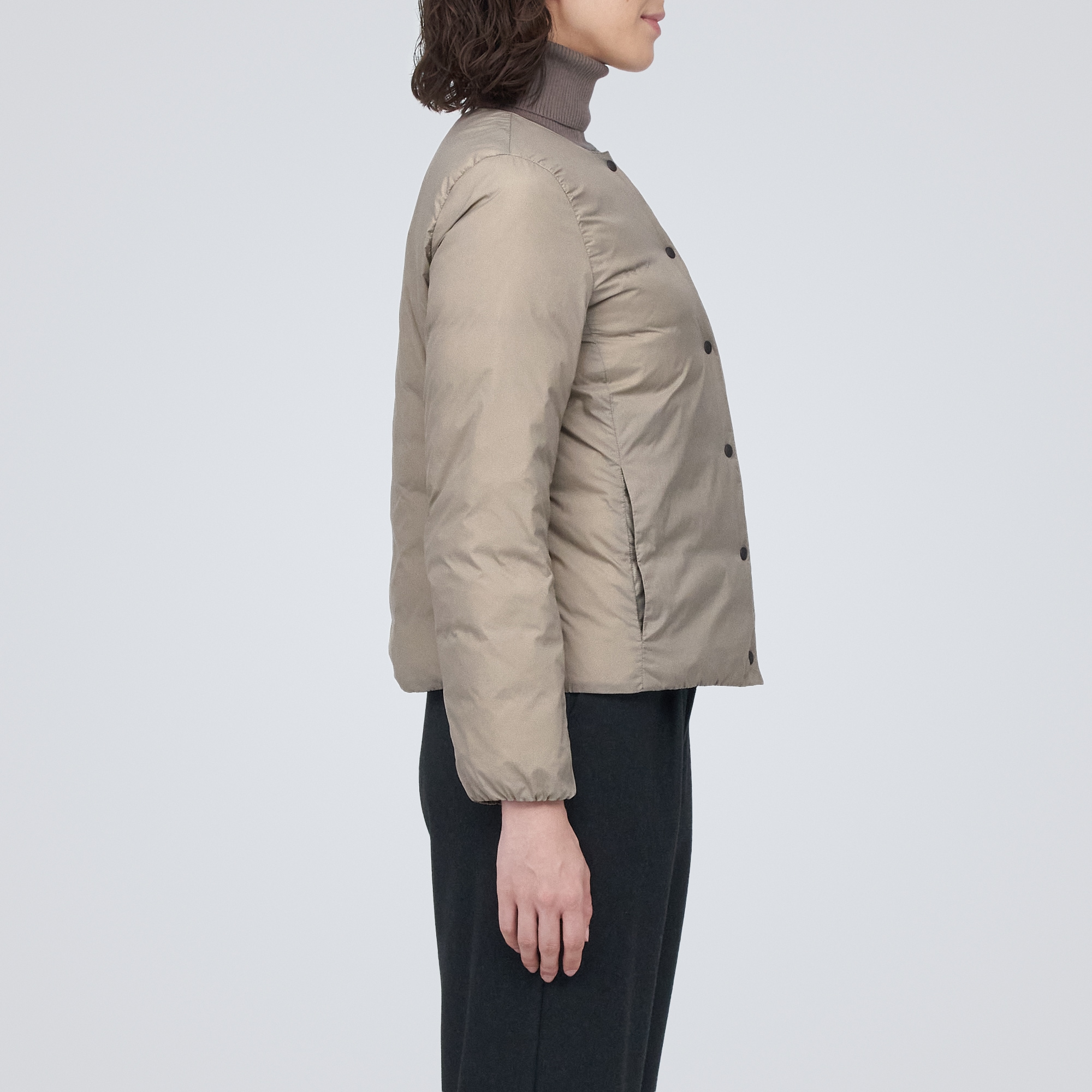 軽量ダウンノーカラージャケット（帯電防止裏地）