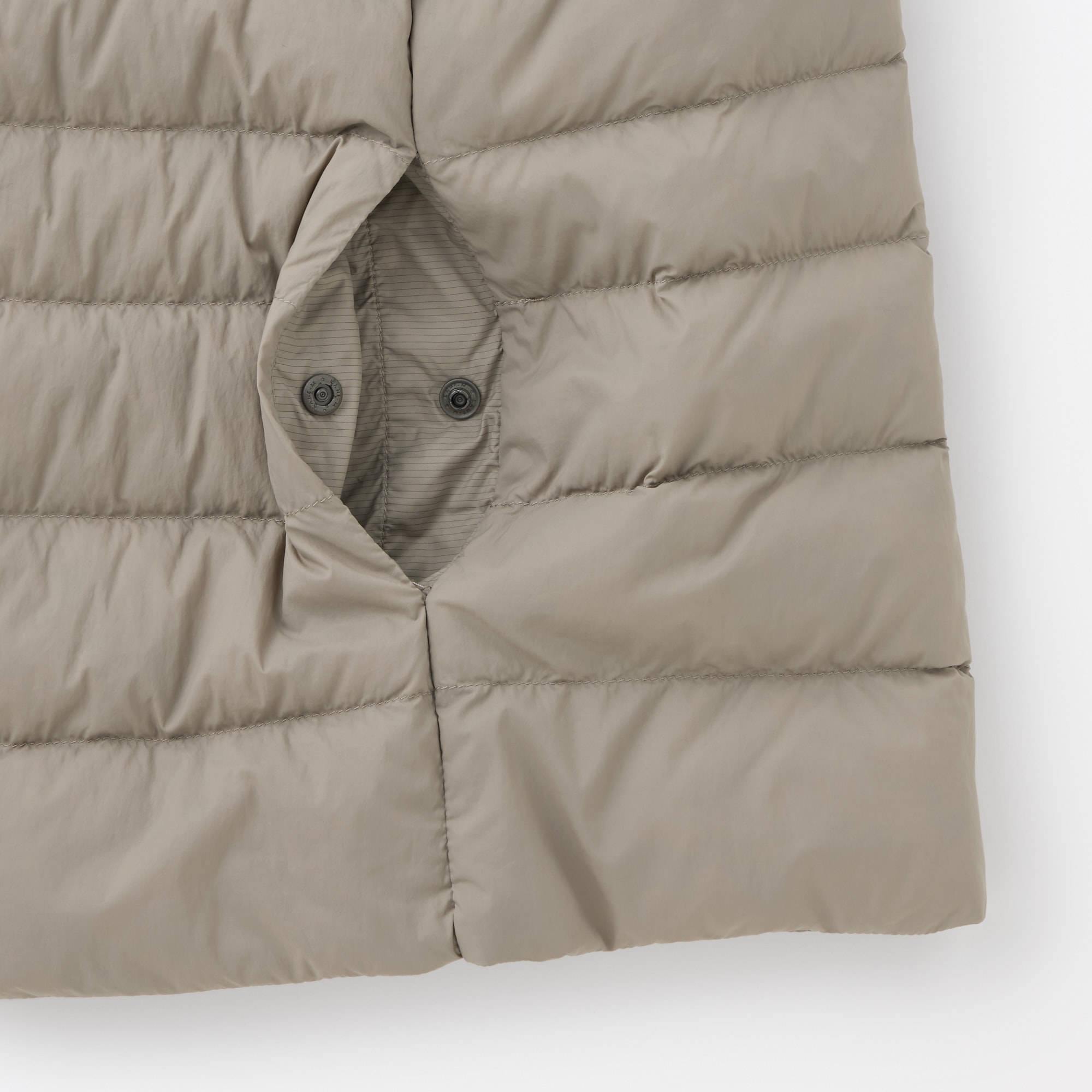 軽量ダウンノーカラーベスト（帯電防止裏地）