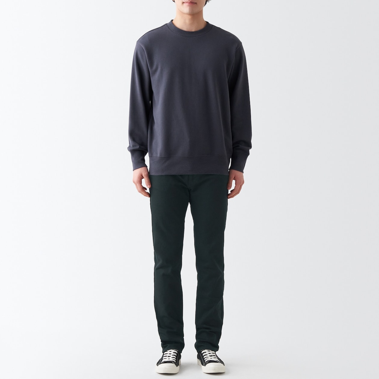 ストレッチデニムスリムパンツ　股下８２ｃｍ　黒