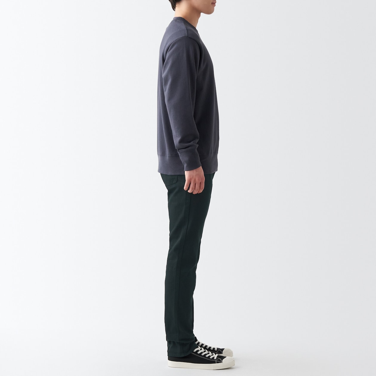 ストレッチデニムスリムパンツ　股下８２ｃｍ　黒