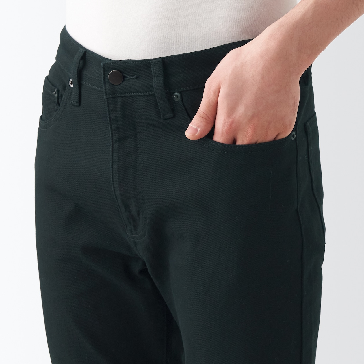 ストレッチデニムスリムパンツ　股下８２ｃｍ　黒