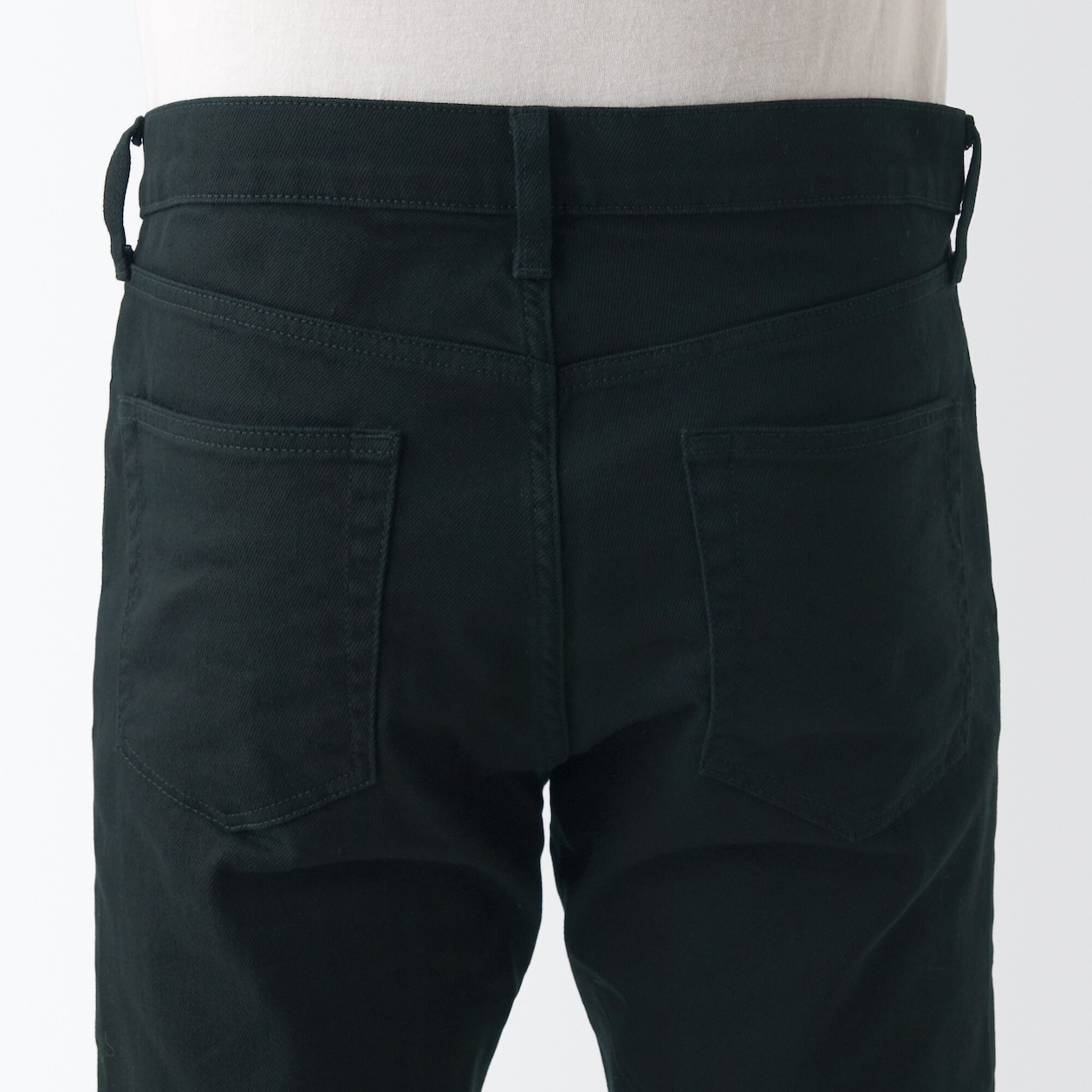 ストレッチデニムスリムパンツ　股下８２ｃｍ　黒