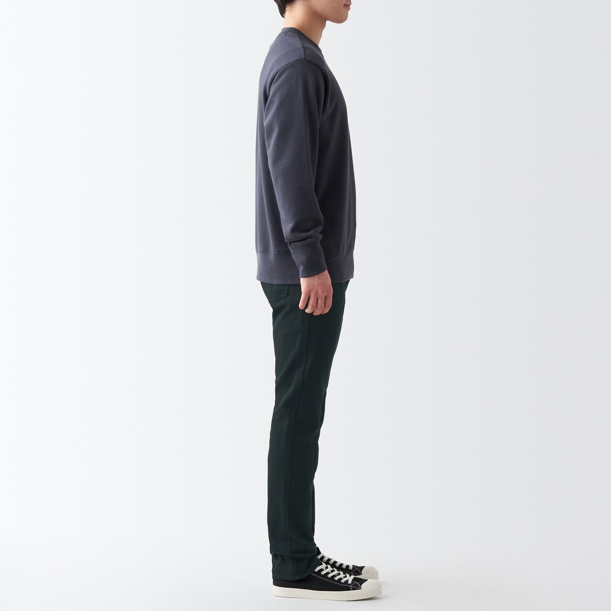 ストレッチデニムスリムパンツ　股下８２ｃｍ　黒