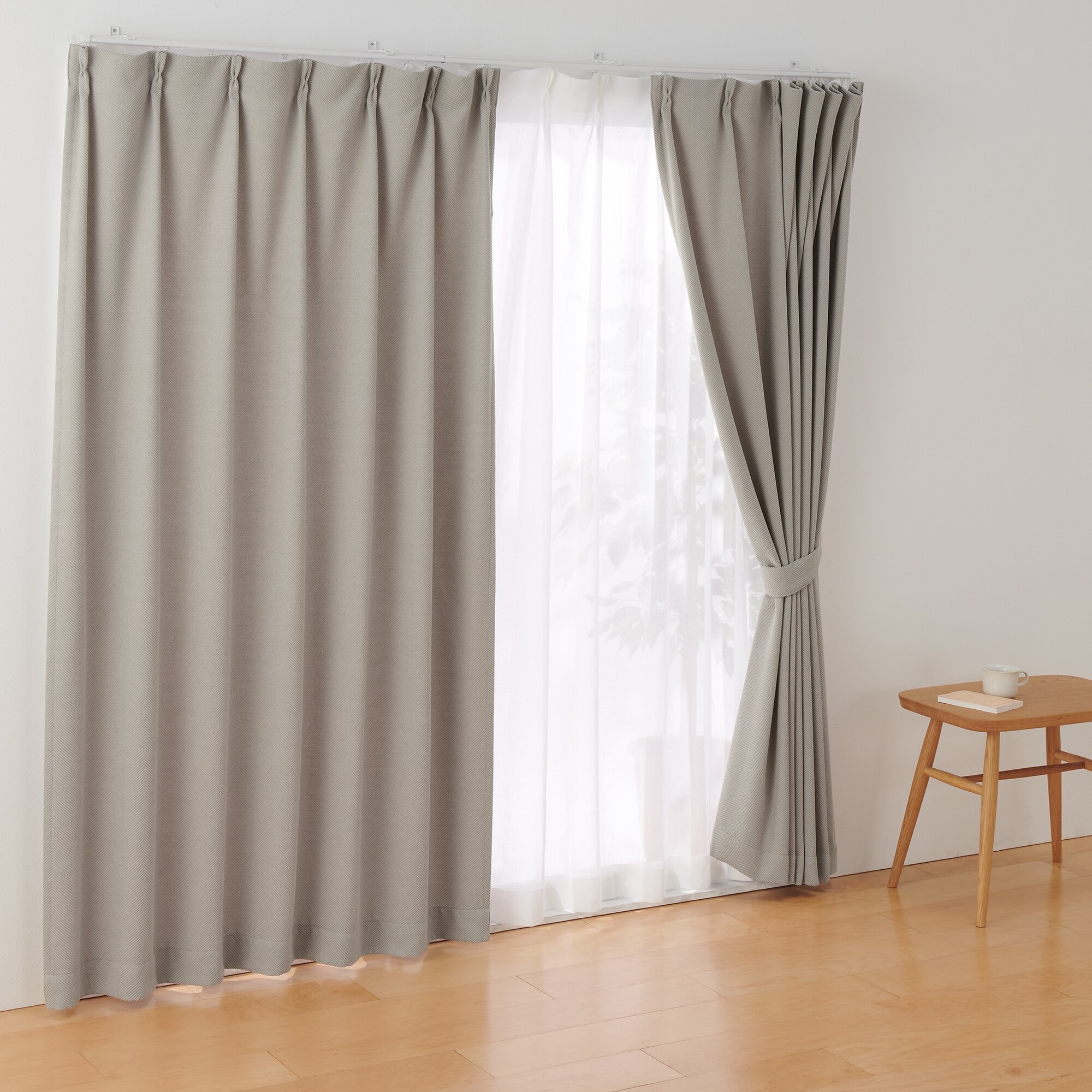 ポリエステルシェニールヘリンボーン（防炎）プリーツカーテン／ライトブラウン