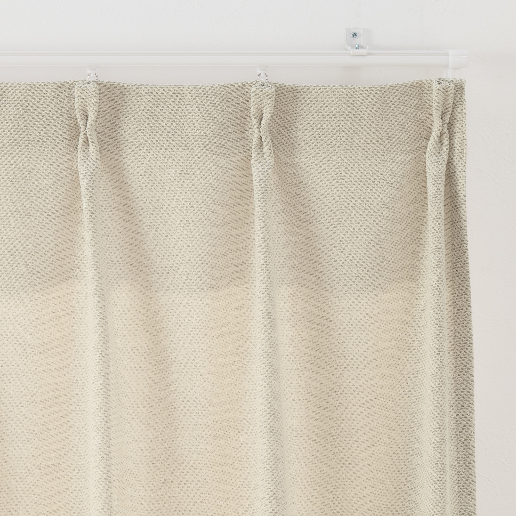 ポリエステルシェニールヘリンボーン（防炎）プリーツカーテン／ライト