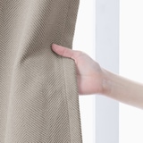 ポリエステルシェニールヘリンボーン（防炎）プリーツ２倍／遮光裏地付／ライトブラウ