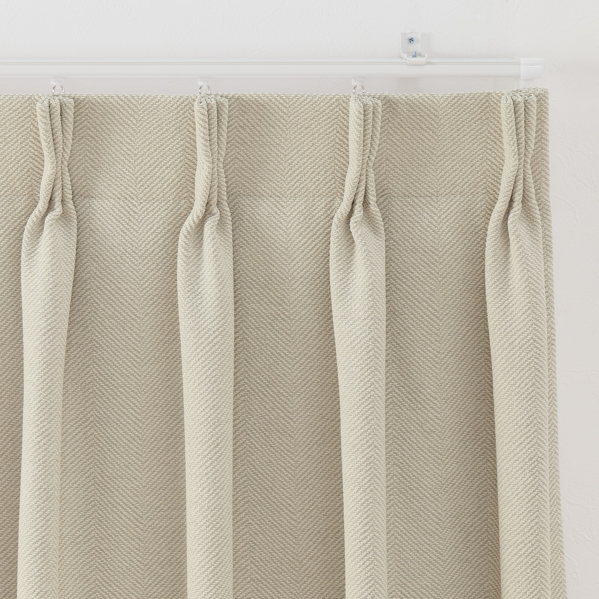 ポリエステルシェニールヘリンボーン（防炎）プリーツ2倍／遮光裏地付