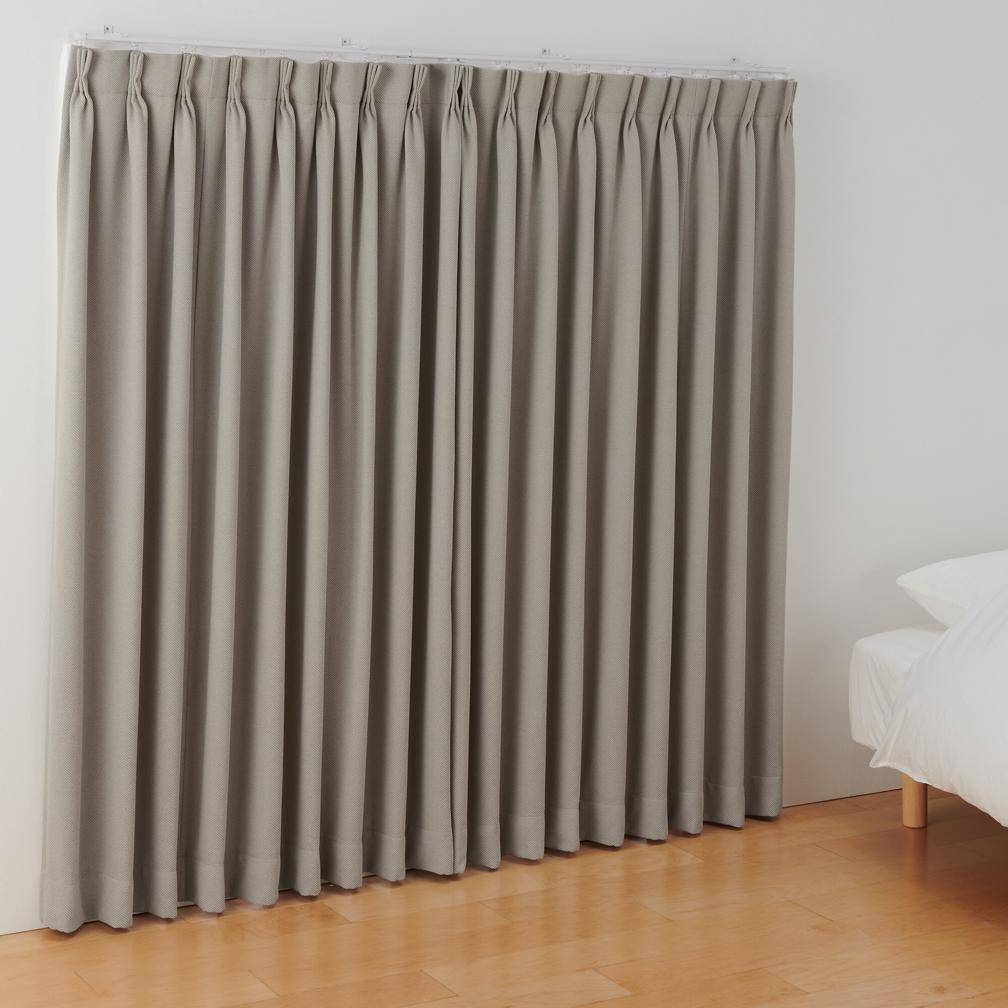 ポリエステルシェニールヘリンボーン（防炎）プリーツ2倍／遮光裏地付