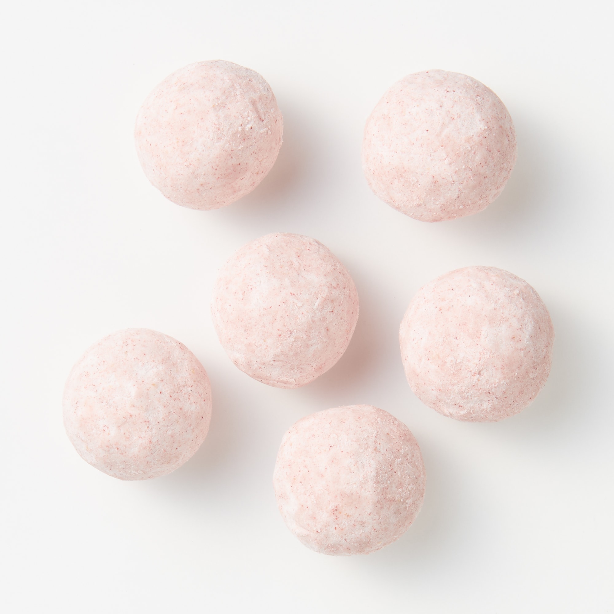 世界のお菓子　いちごのブールドネージュ