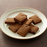 植物素材を生かしたお菓子　ココアとカカオニブのサブレ