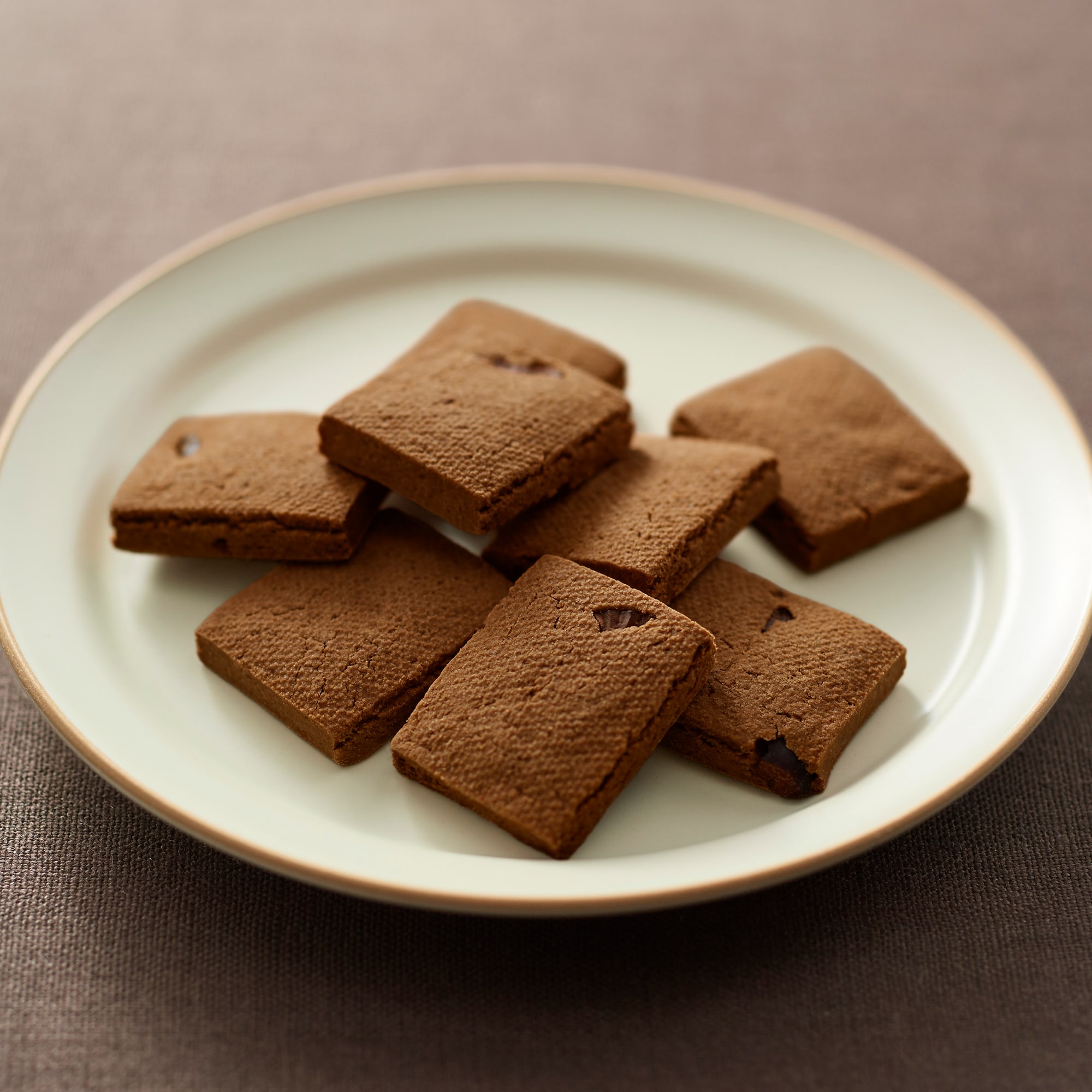 植物素材を生かしたお菓子　ココアとカカオニブのサブレ